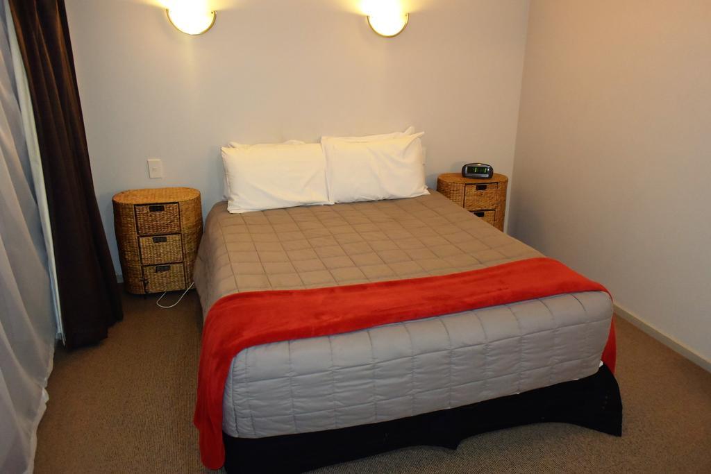 Absolute Lake View Motel