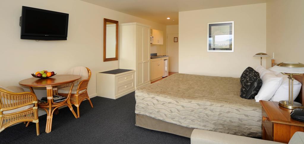 Baycrest Lodge