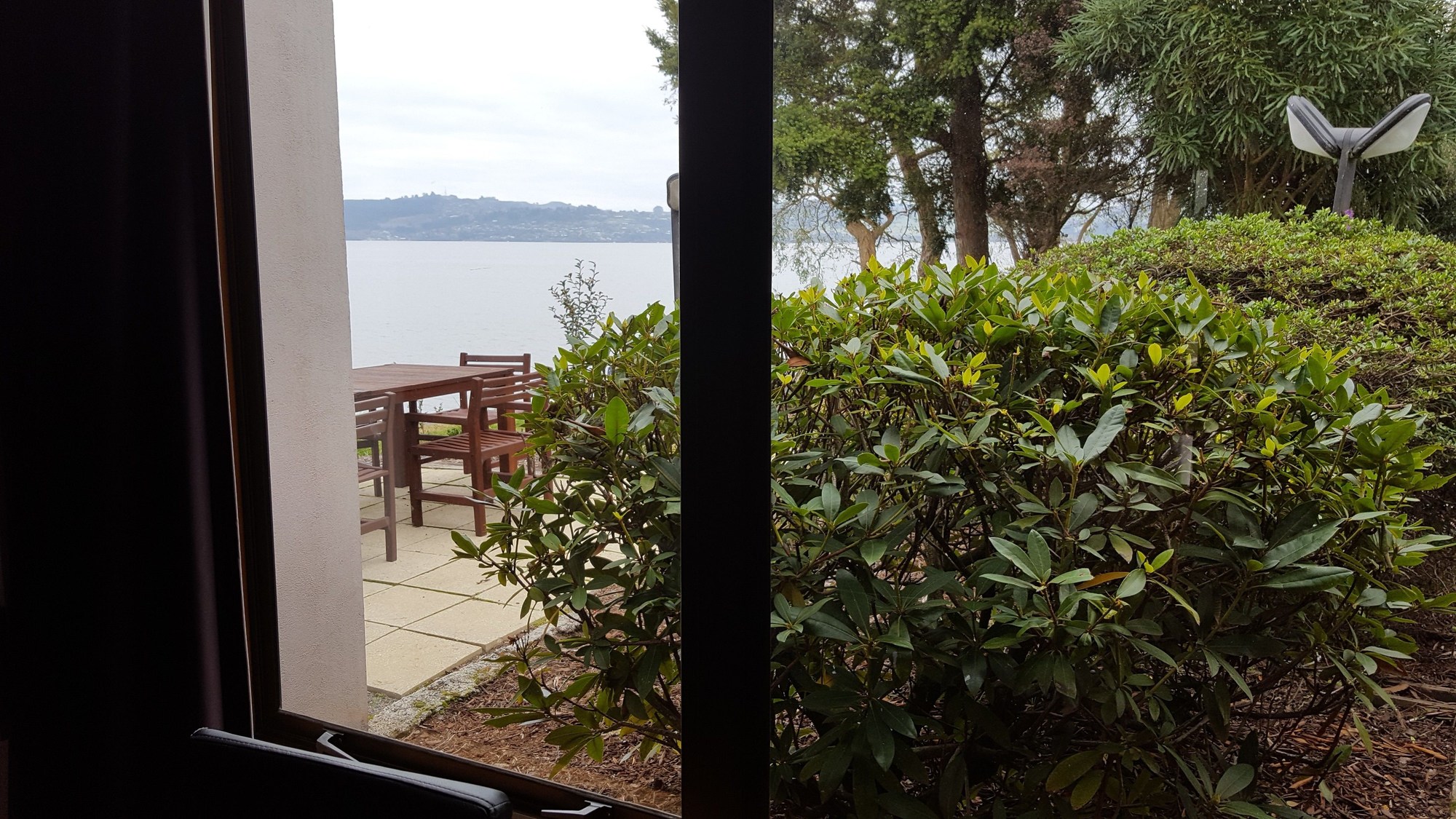 Cascades Lakefront Motel