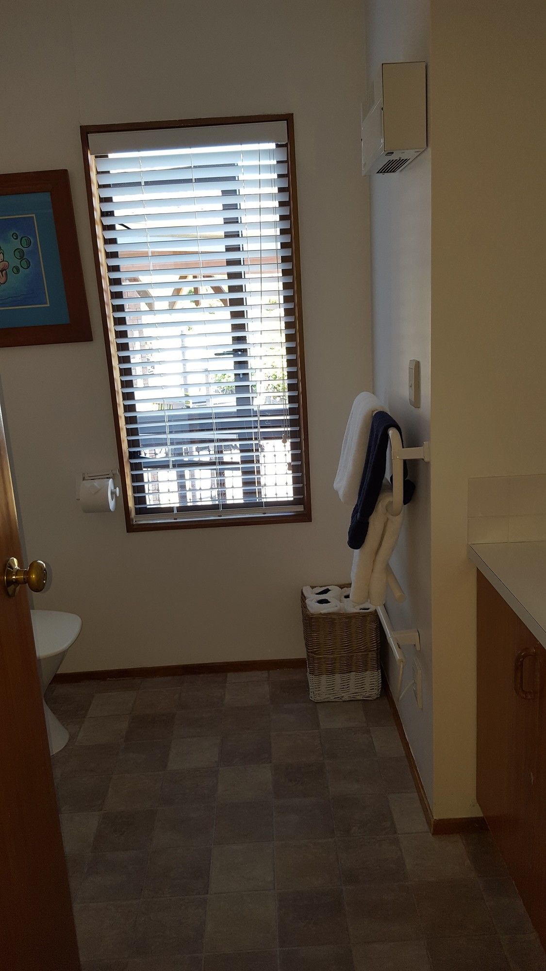 Cascades Lakefront Motel
