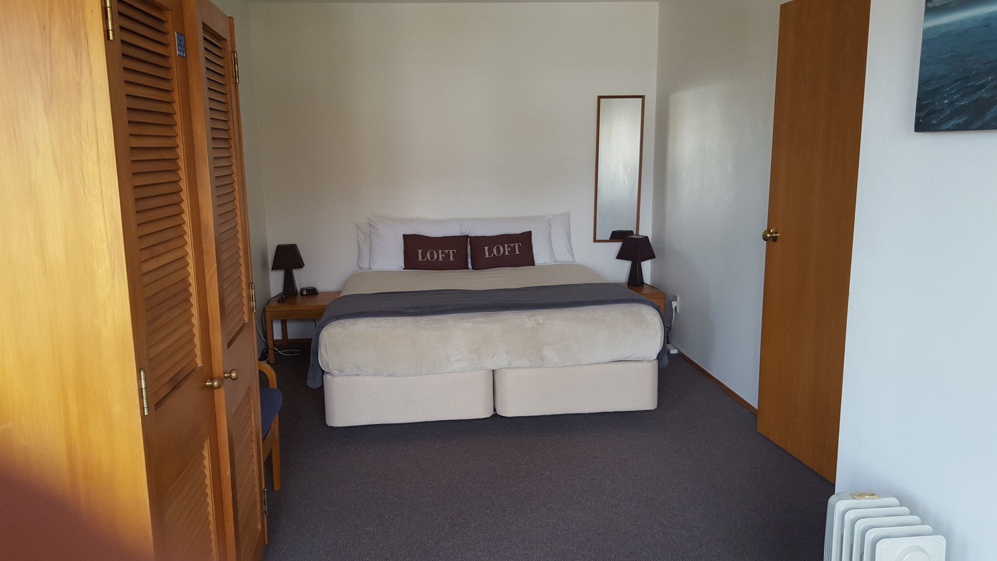 Cascades Lakefront Motel