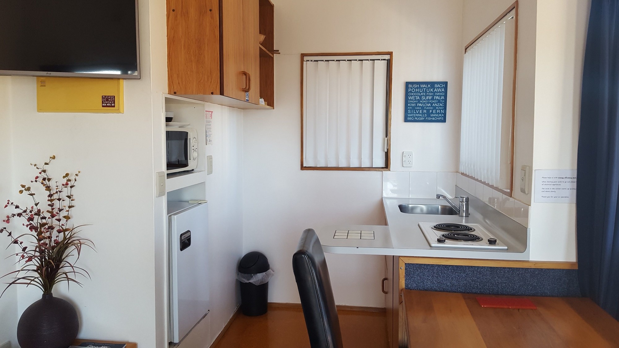 Cascades Lakefront Motel