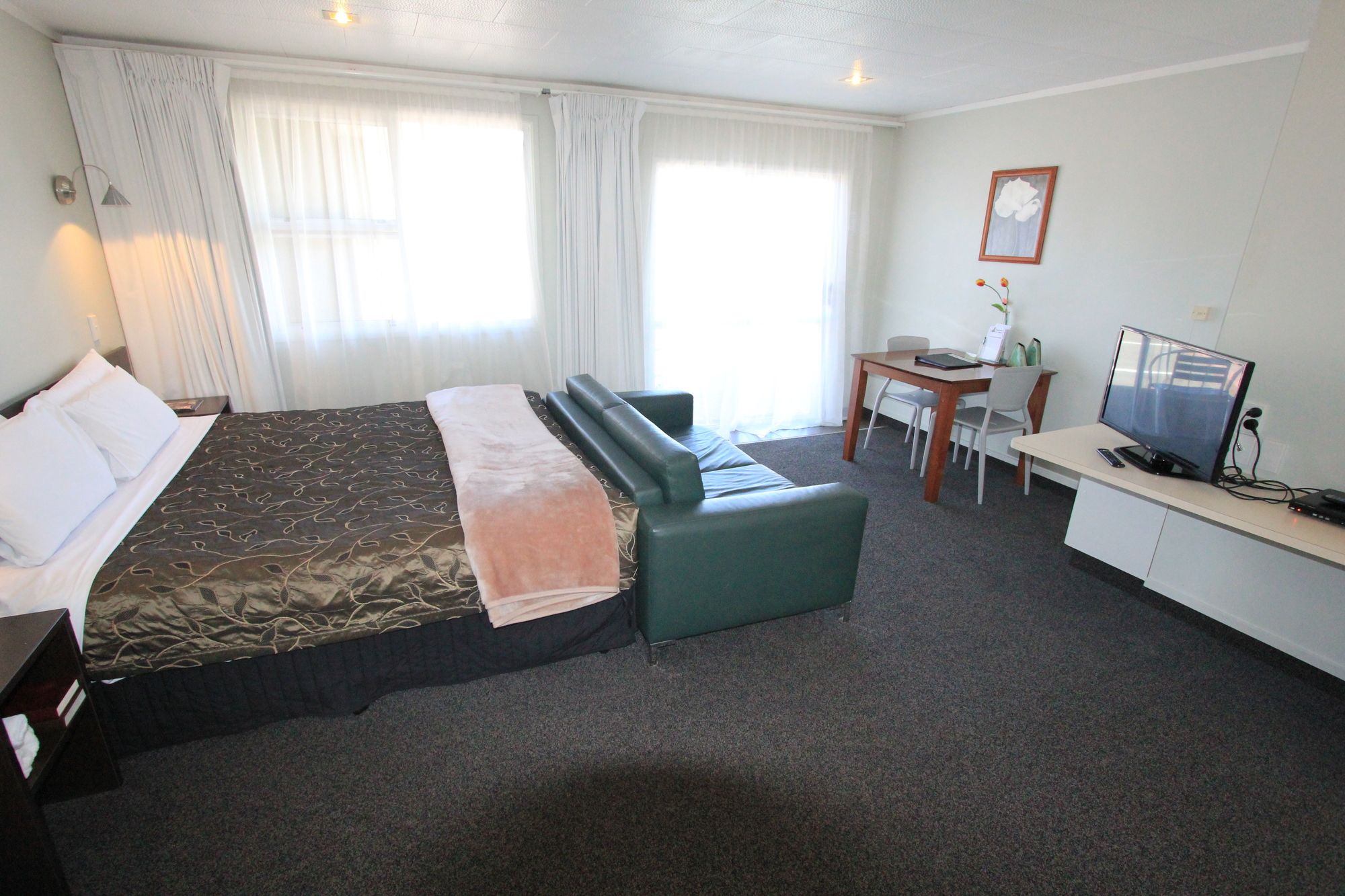 Courtney Motel