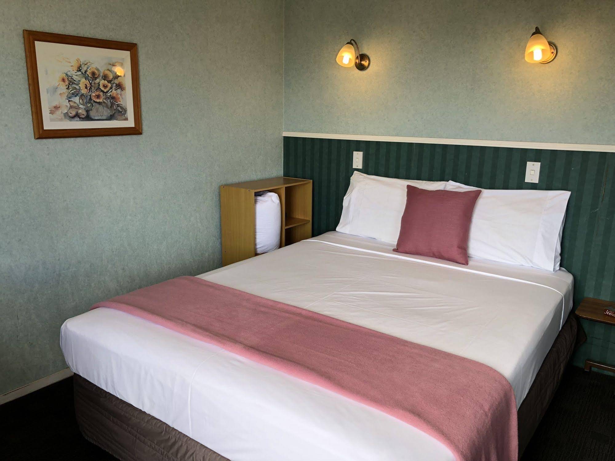 Dunrovin Motel