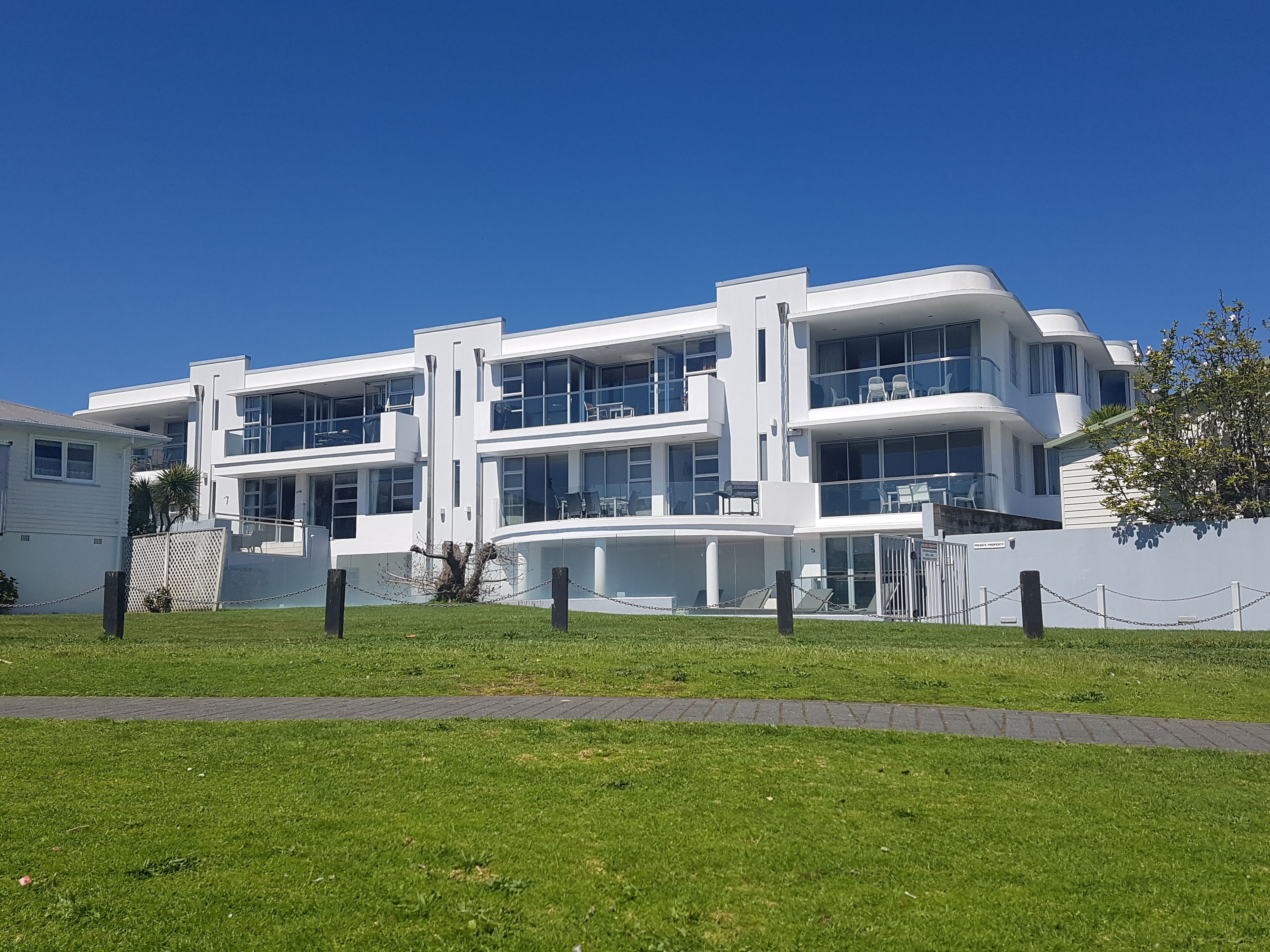 Waimahana Apartments
