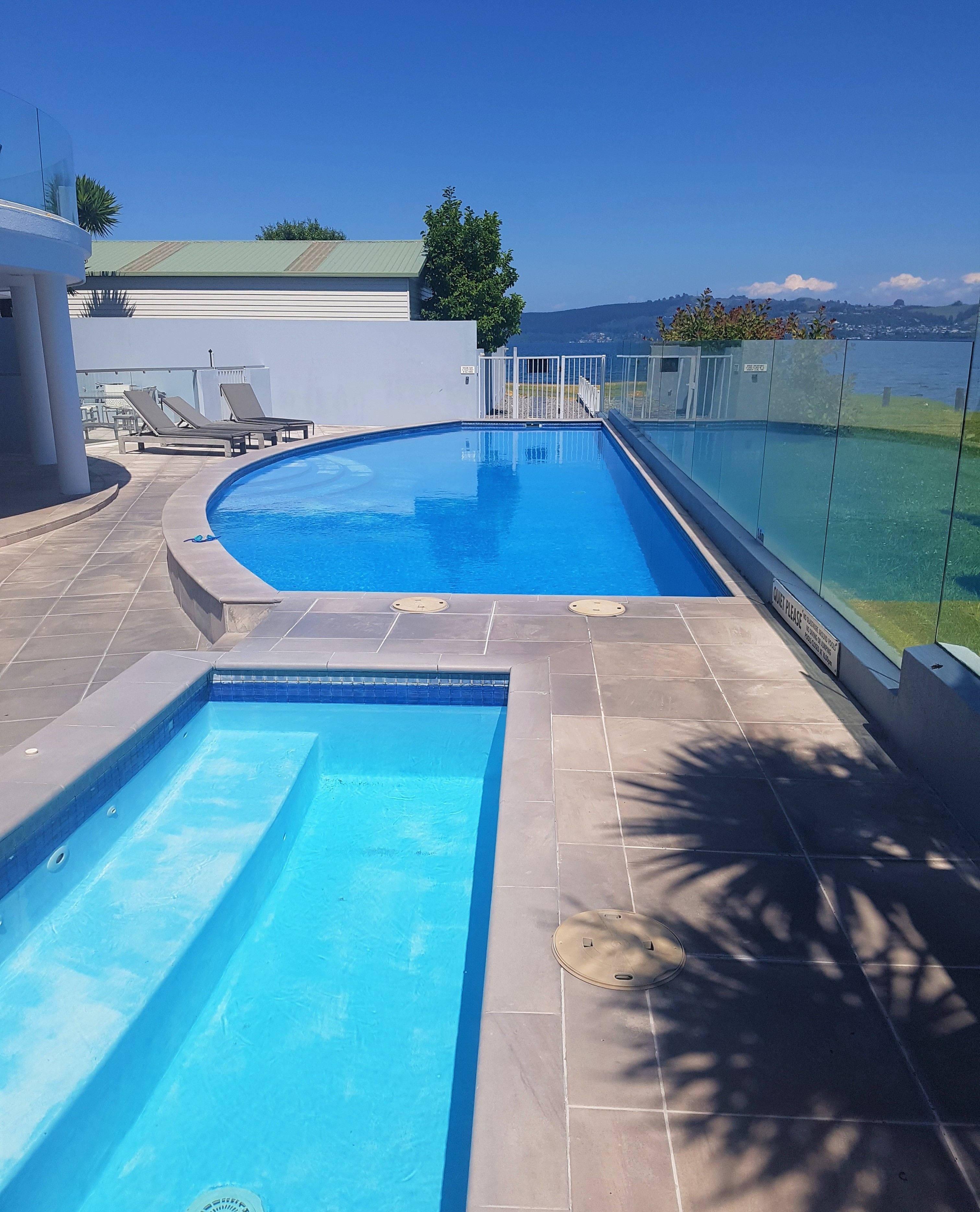 Waimahana Apartments