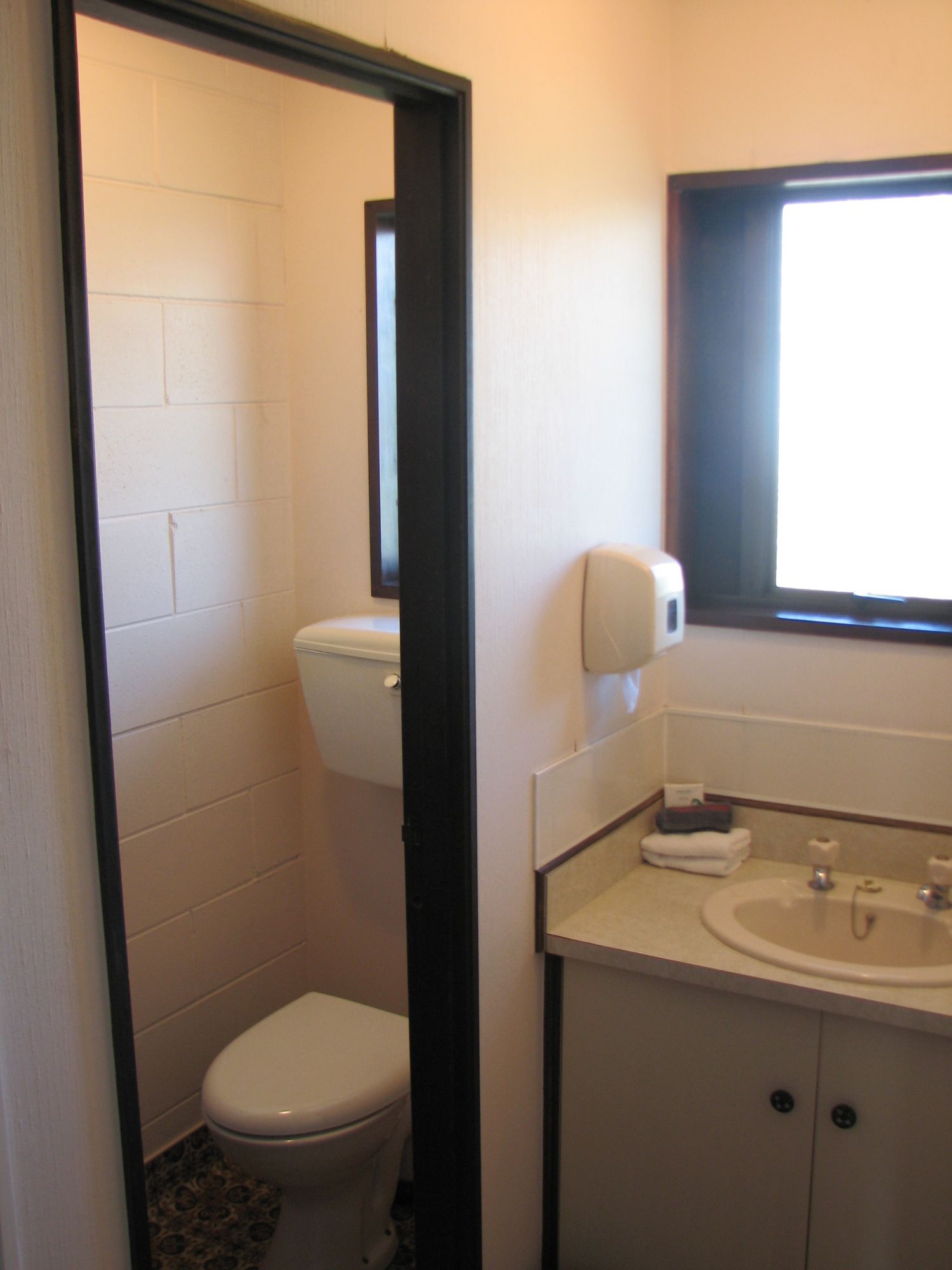 Cobblestone Court Motel