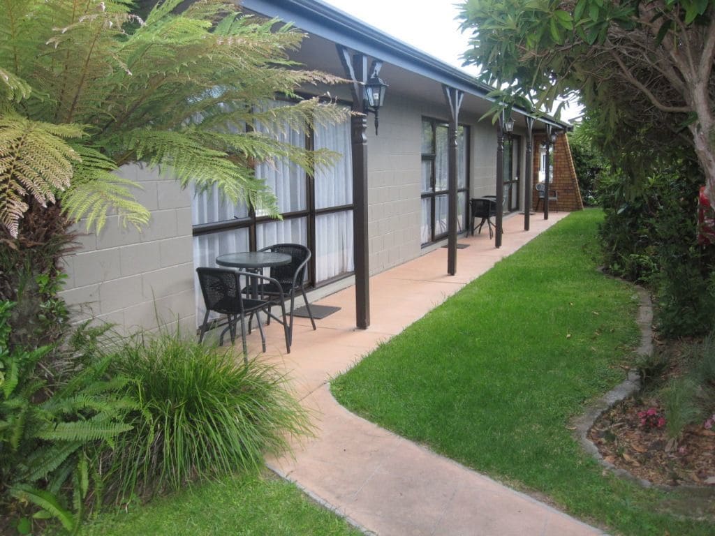 Cobblestone Court Motel