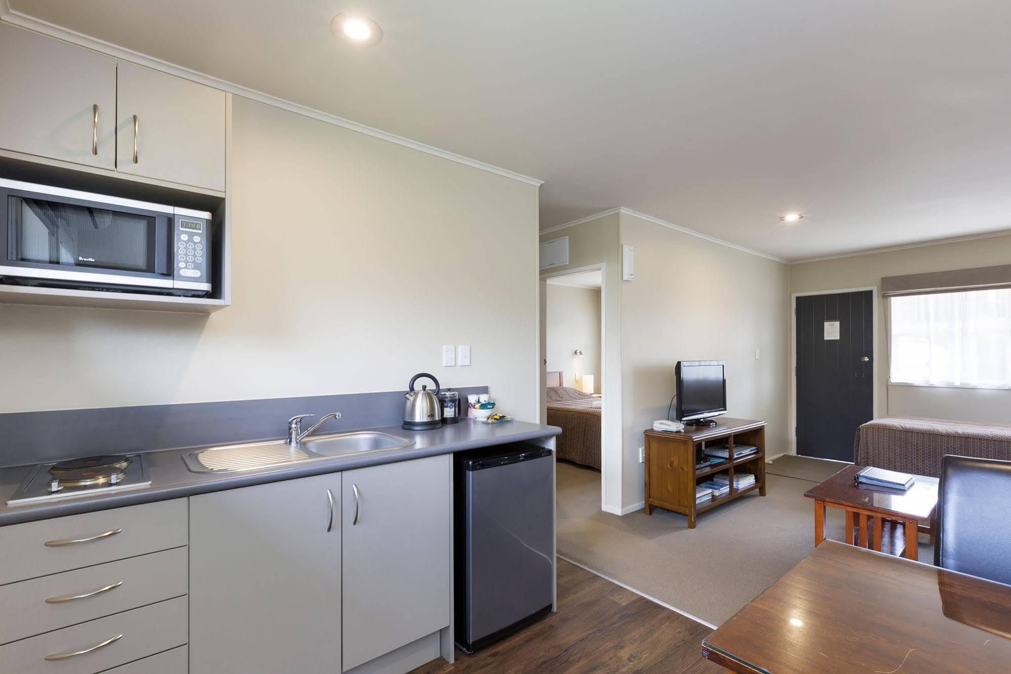 Colonial Court Motor Inn