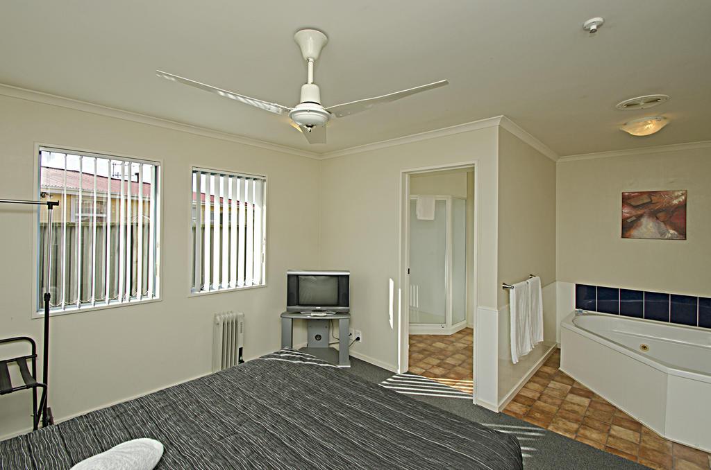 Gateway Motor Inn