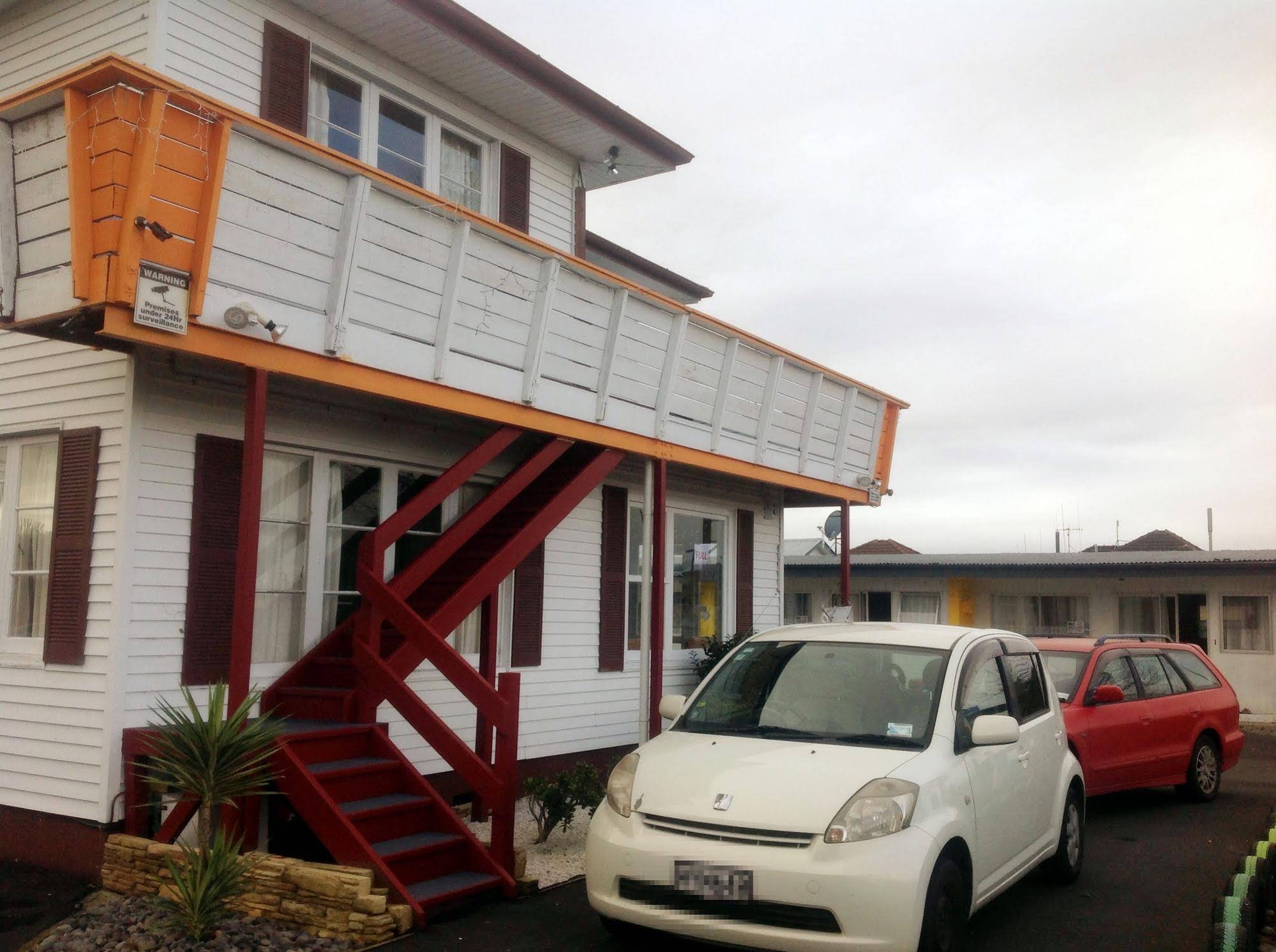 Rainbow Motel