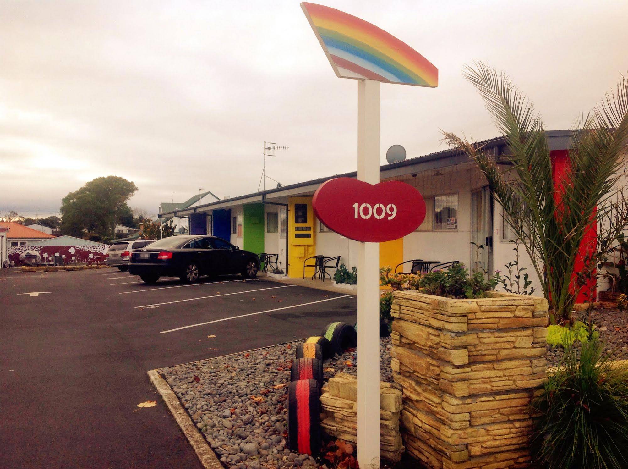Rainbow Motel