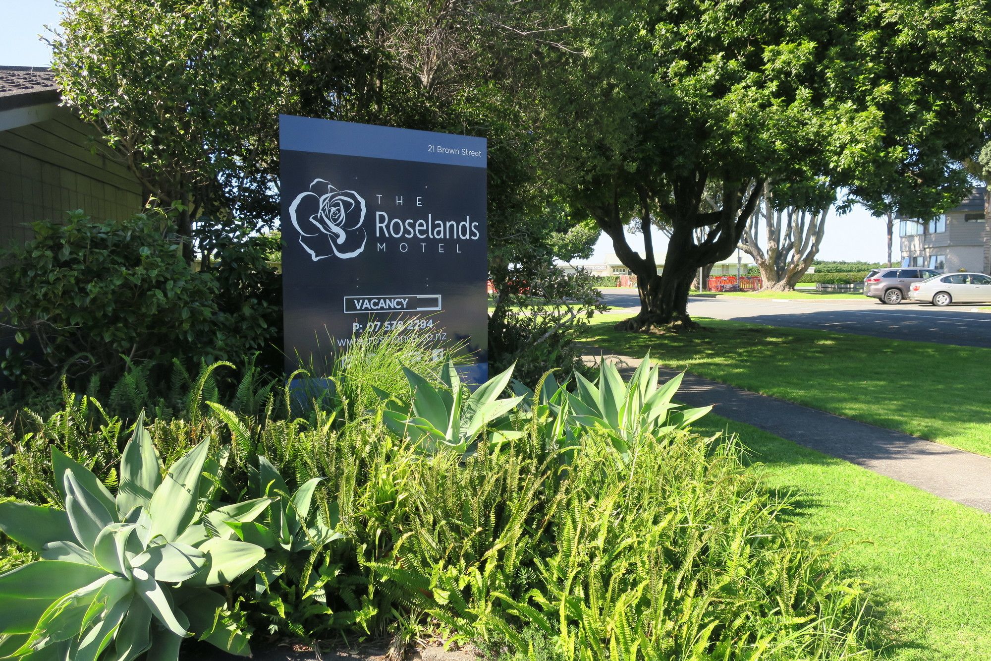 Roselands Motel
