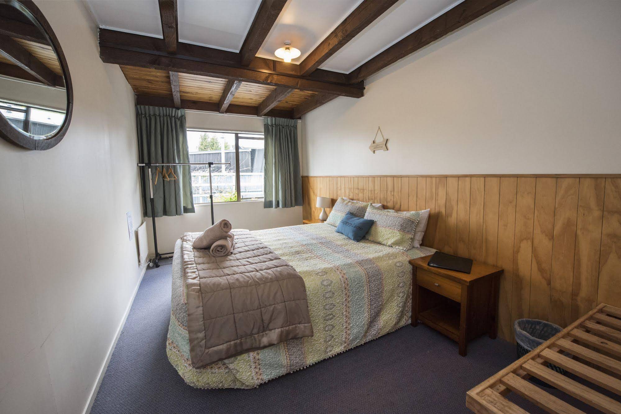 Adventure Lodge & Motel