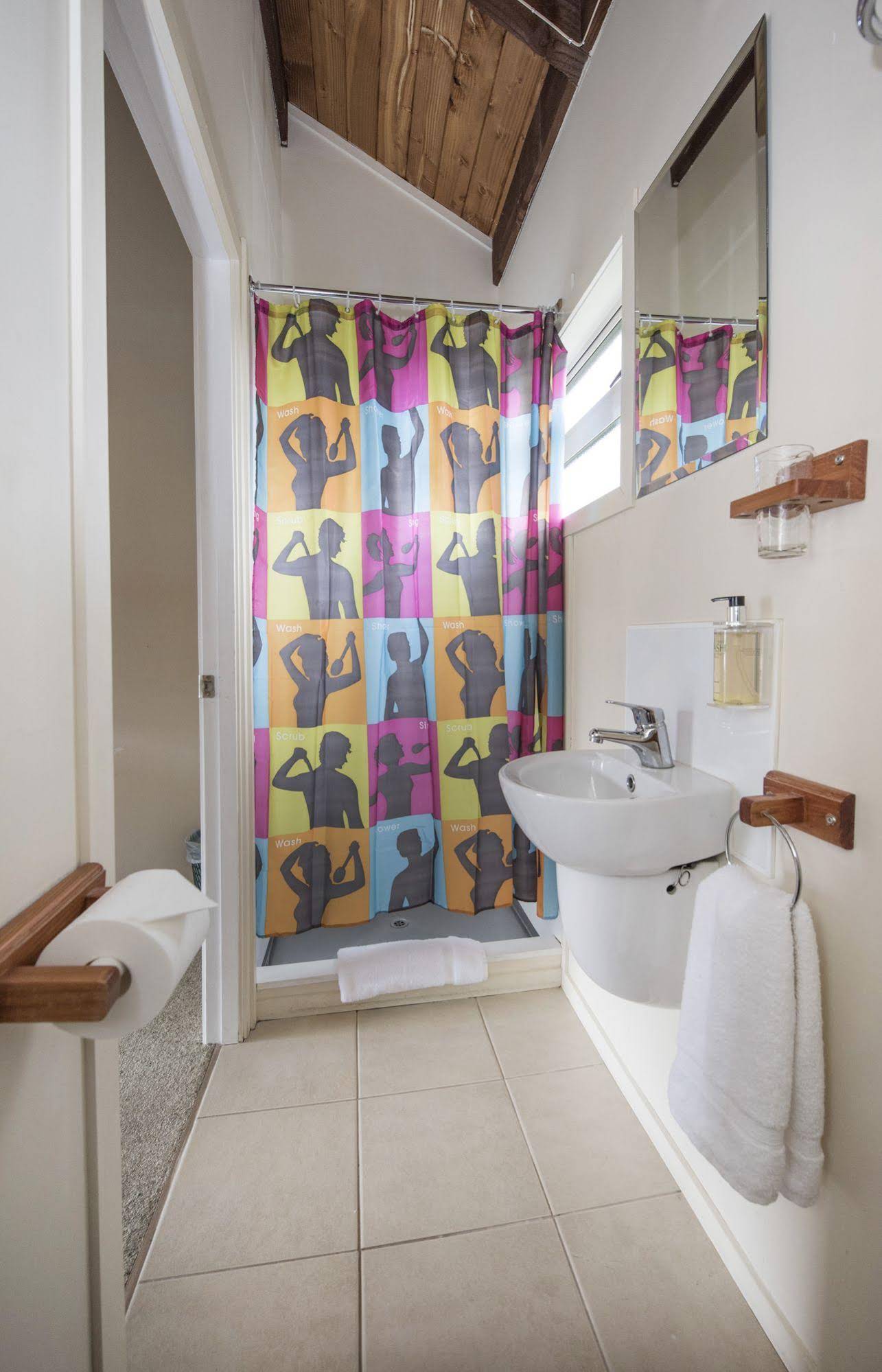 Adventure Lodge & Motel