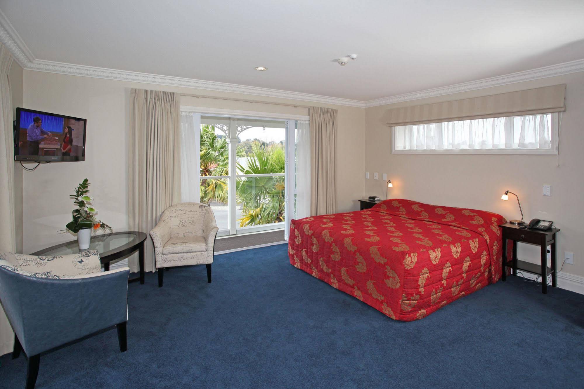 Tuakau Hotel