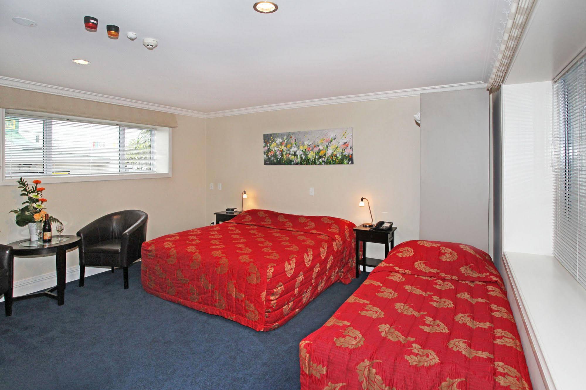 Tuakau Hotel