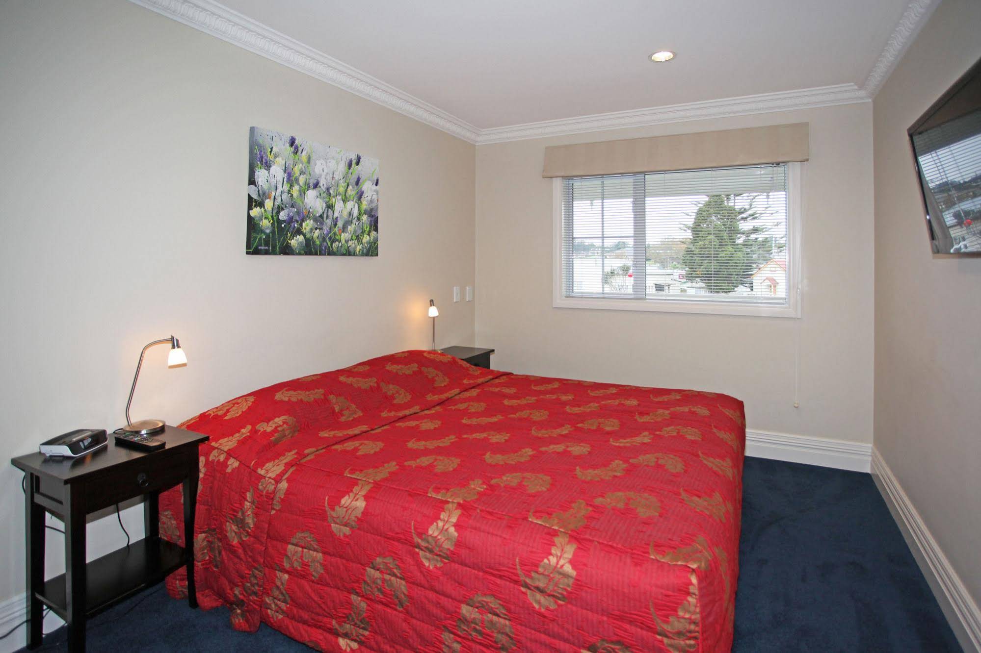 Tuakau Hotel