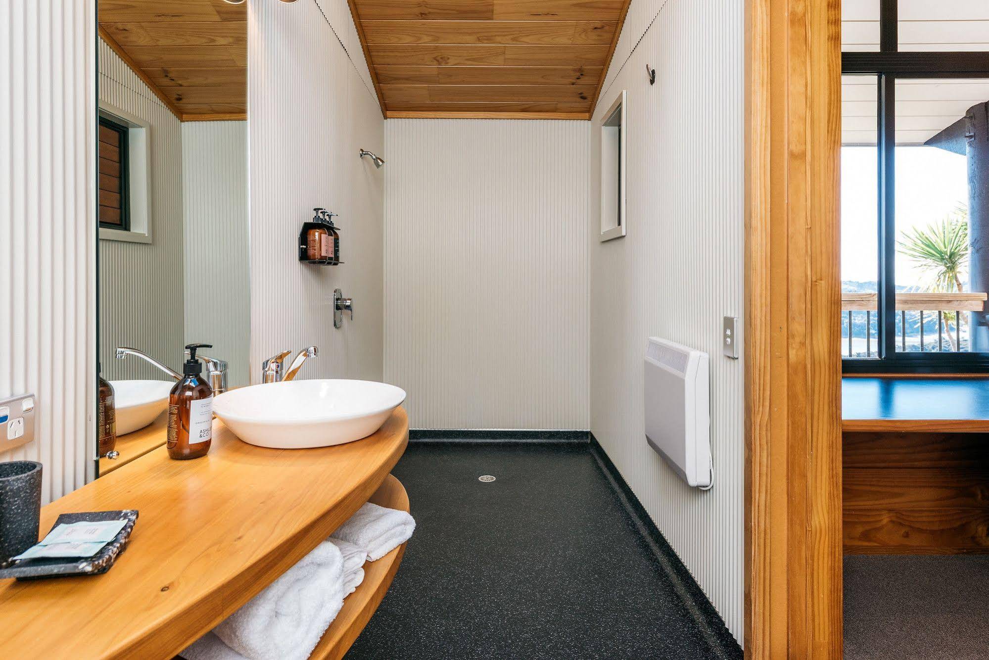 Te Whau Lodge