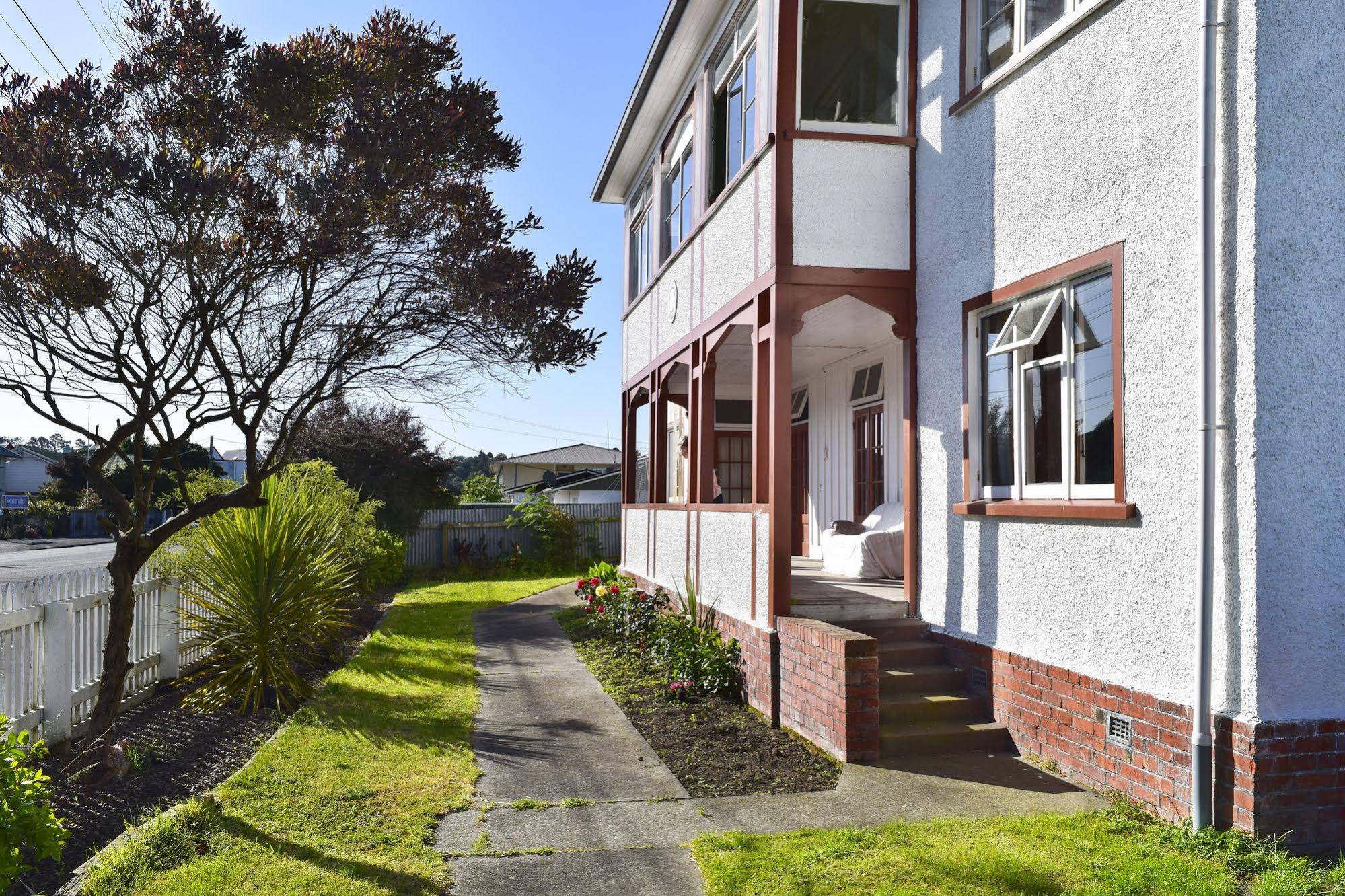 42b College House