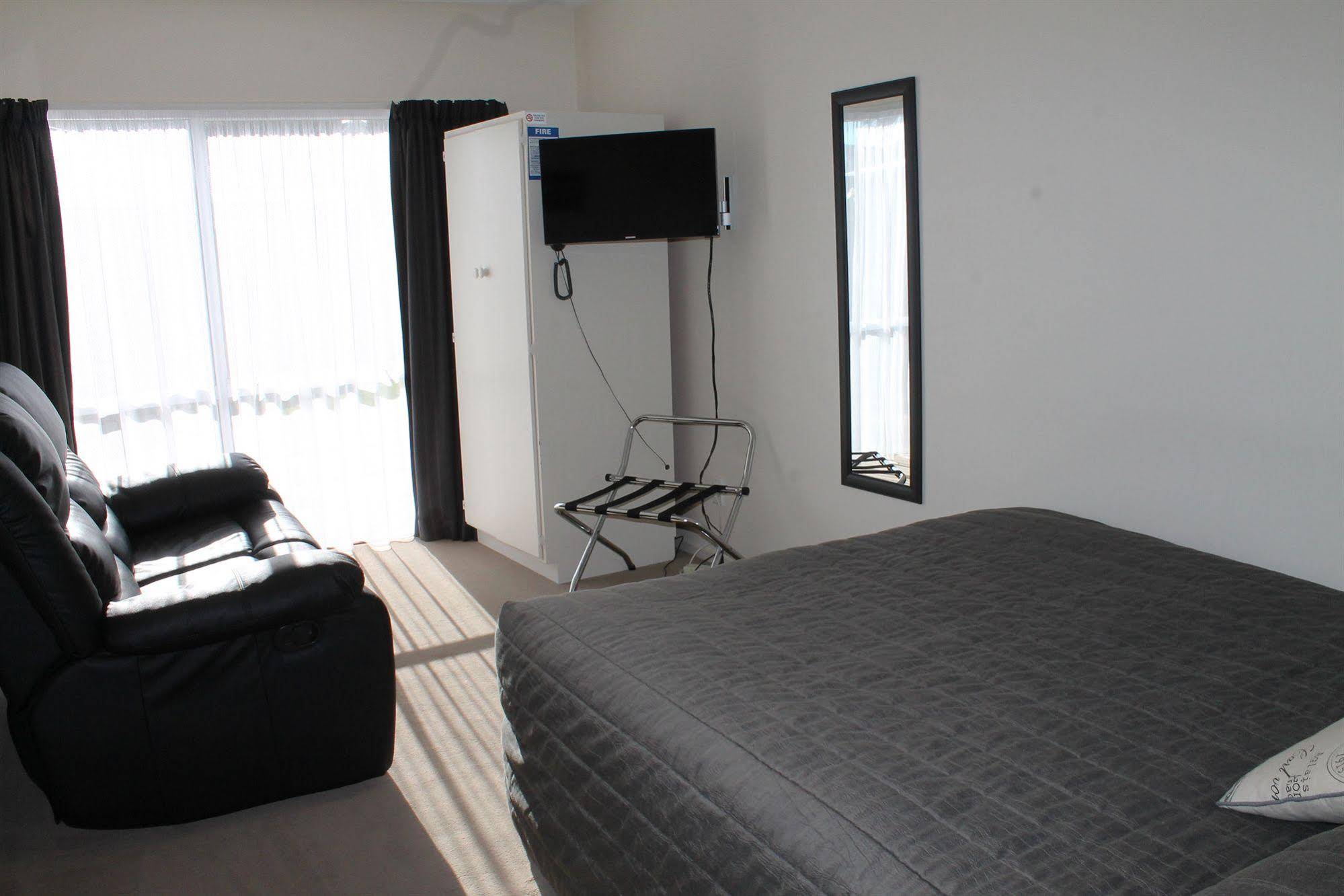 Riverview Motel
