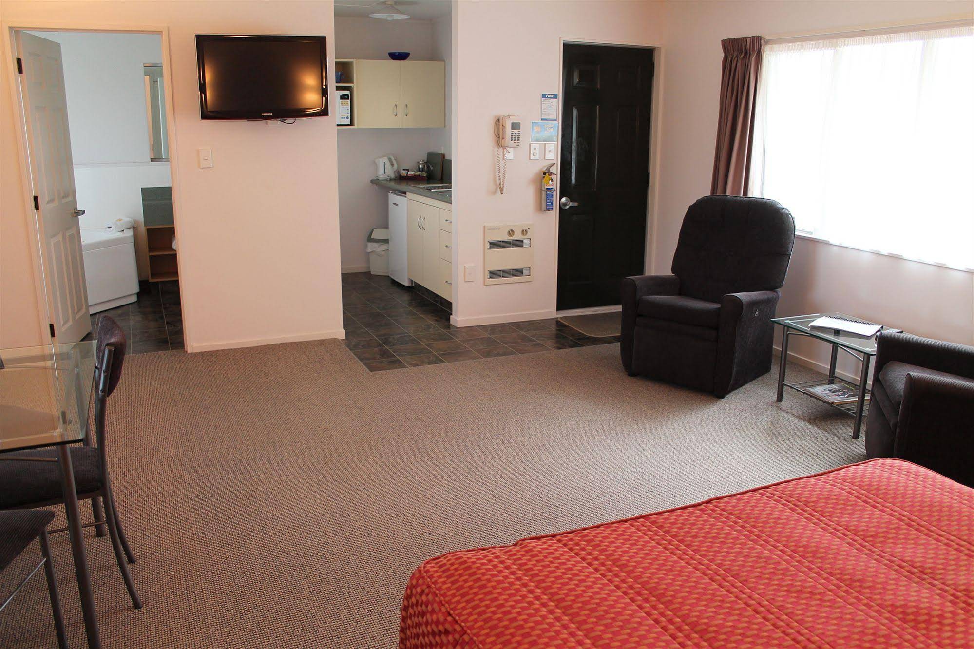 Riverview Motel
