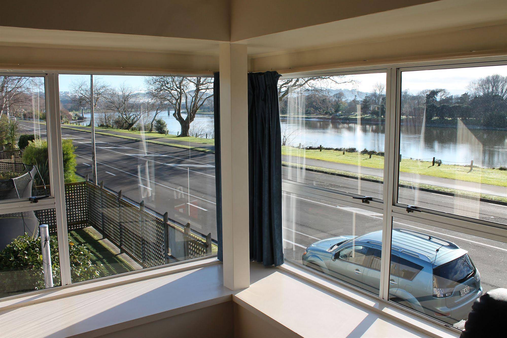 Riverview Motel