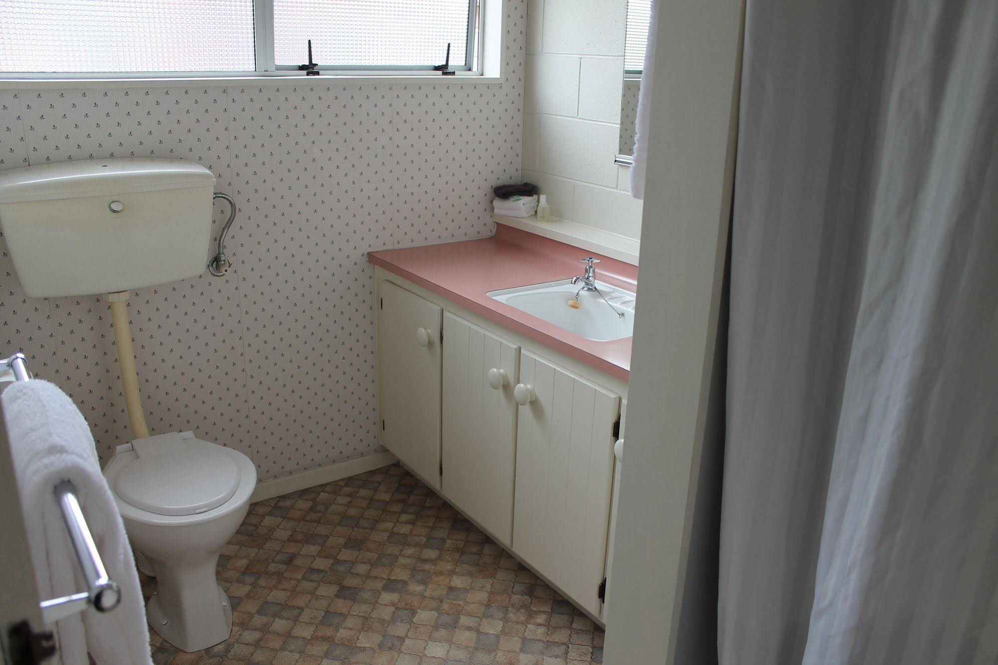Riverview Motel