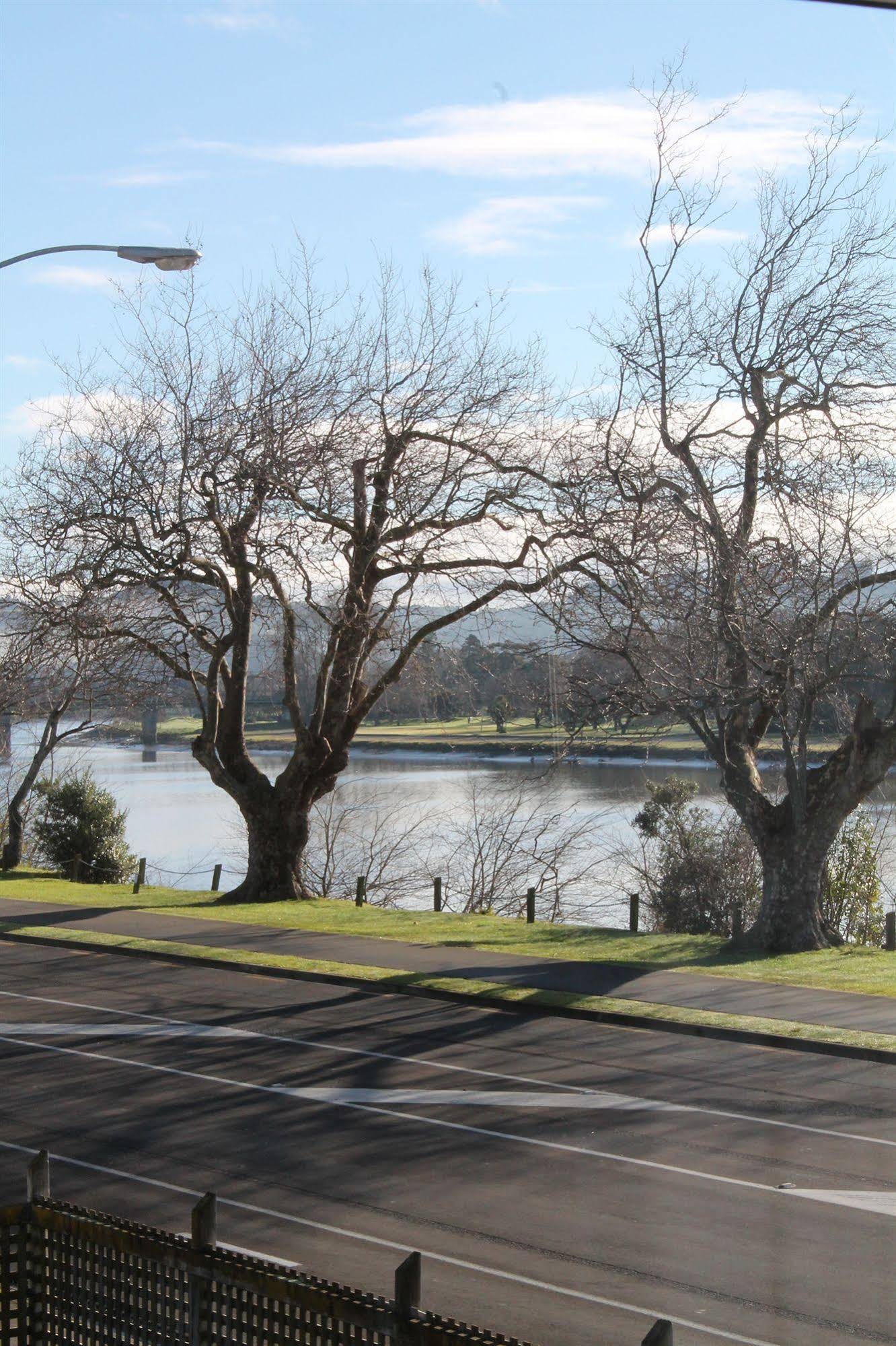 Riverview Motel
