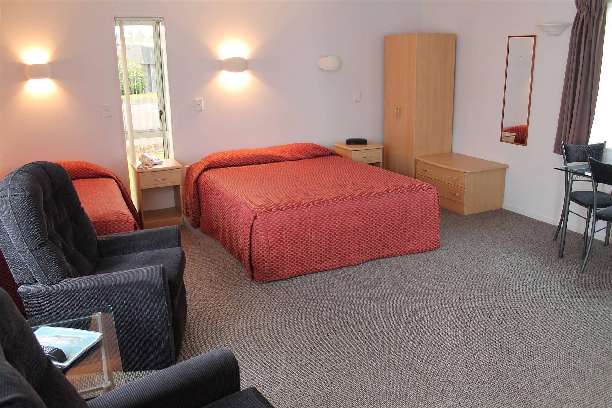Riverview Motel