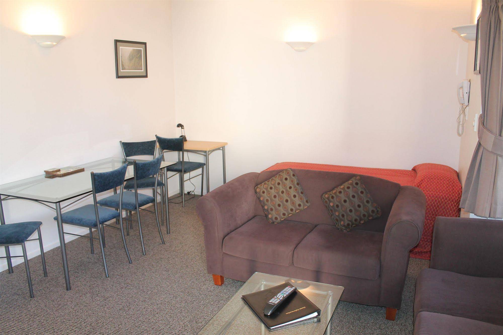 Riverview Motel