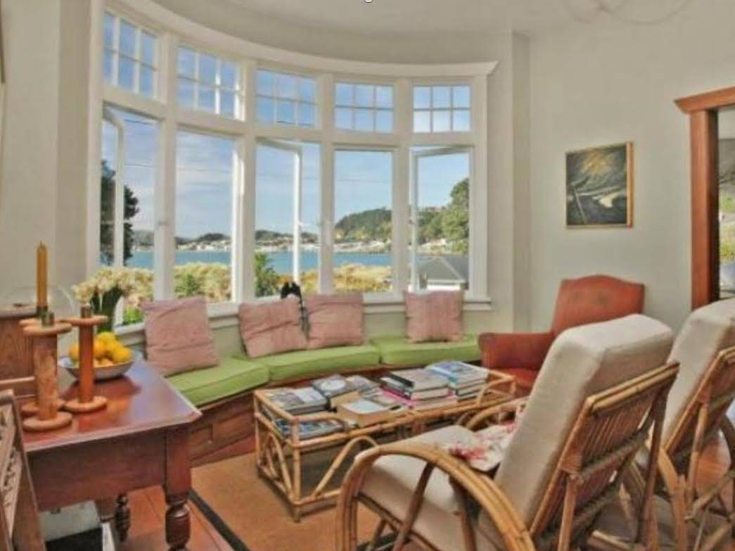 Beachfront Wellington Bed & Breakfast