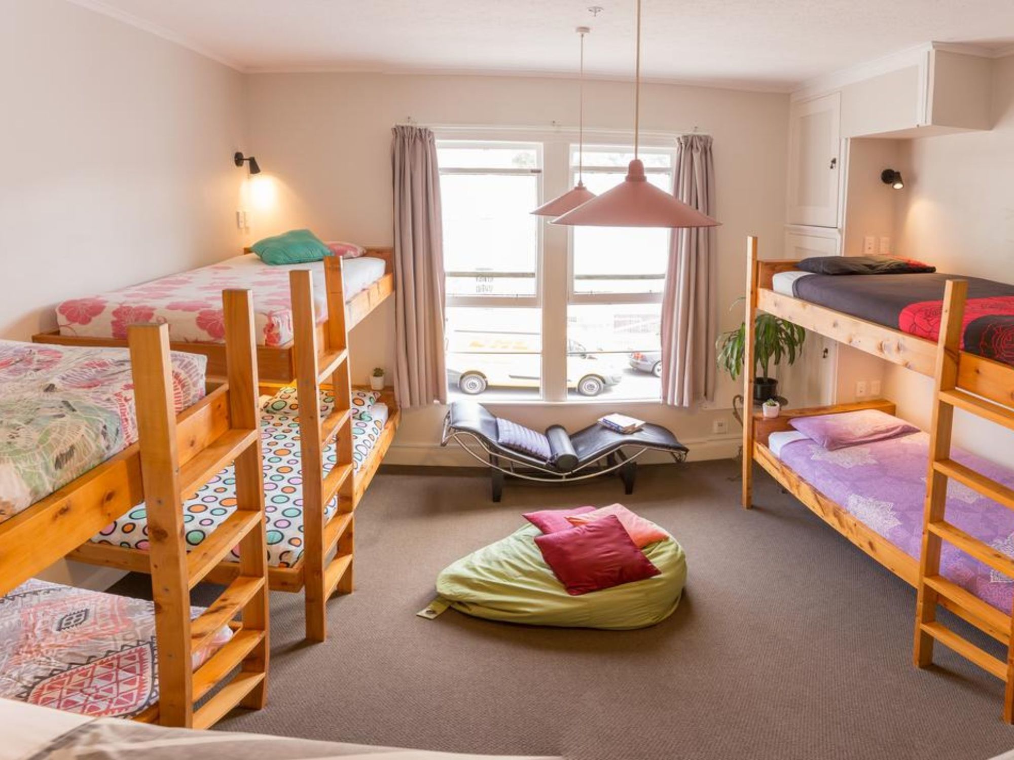The Dwellington - Hostel