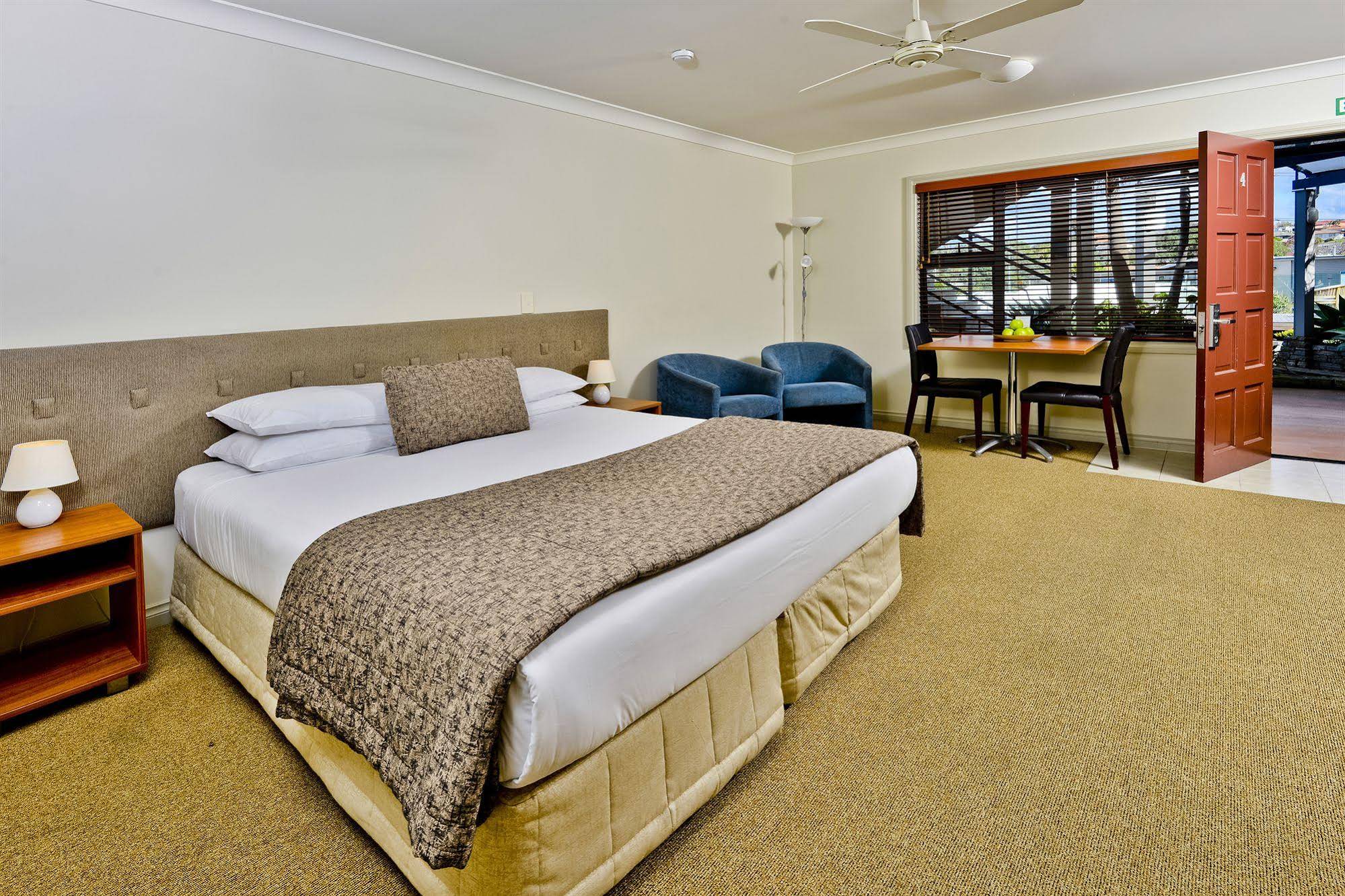 Whangaparaoa Lodge