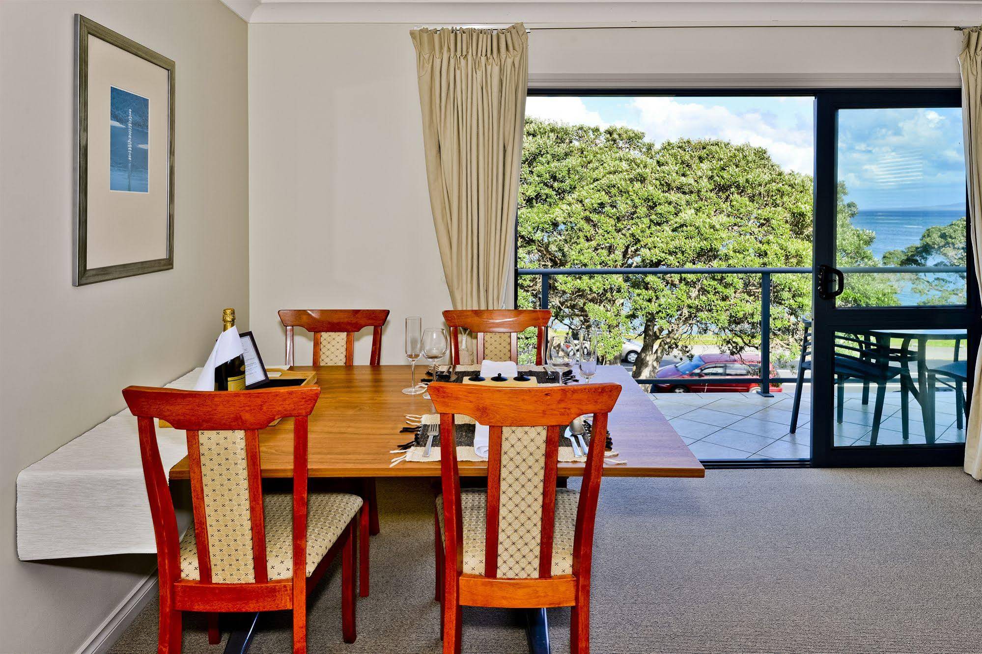 Whangaparaoa Lodge
