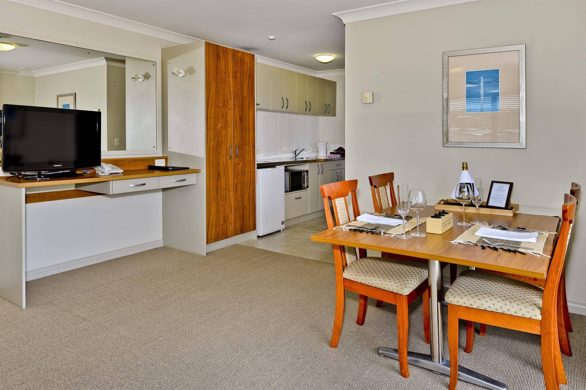 Whangaparaoa Lodge
