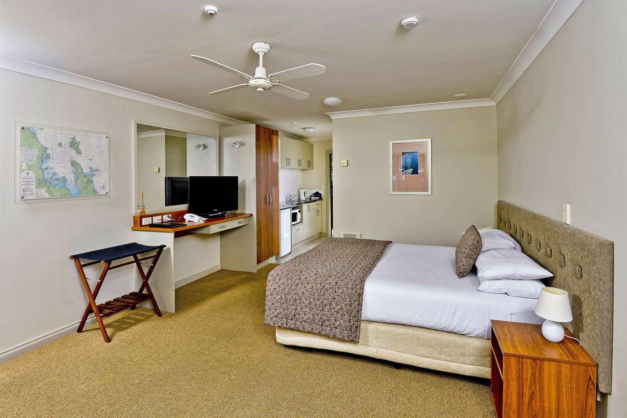 Whangaparaoa Lodge