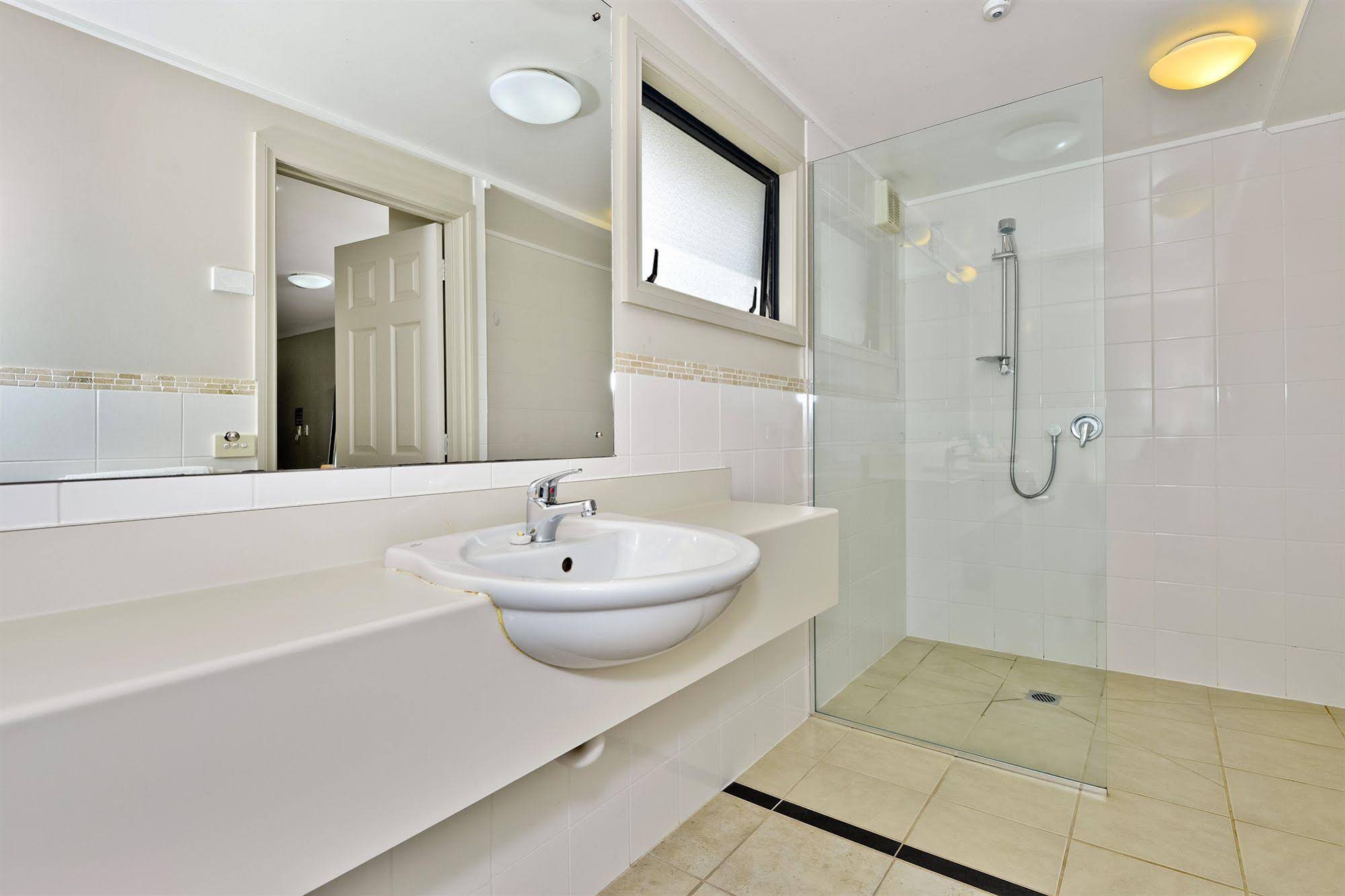 Whangaparaoa Lodge