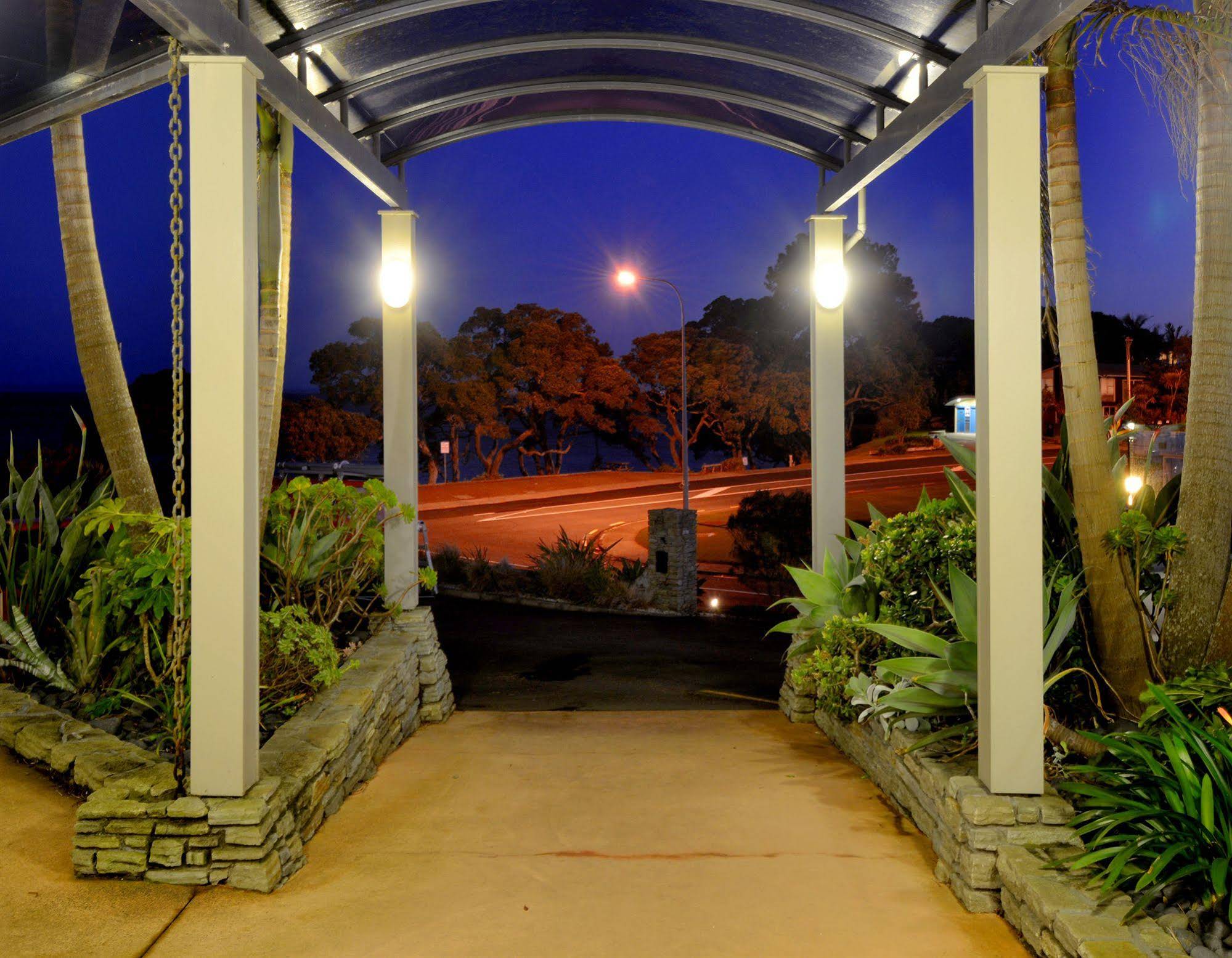 Whangaparaoa Lodge