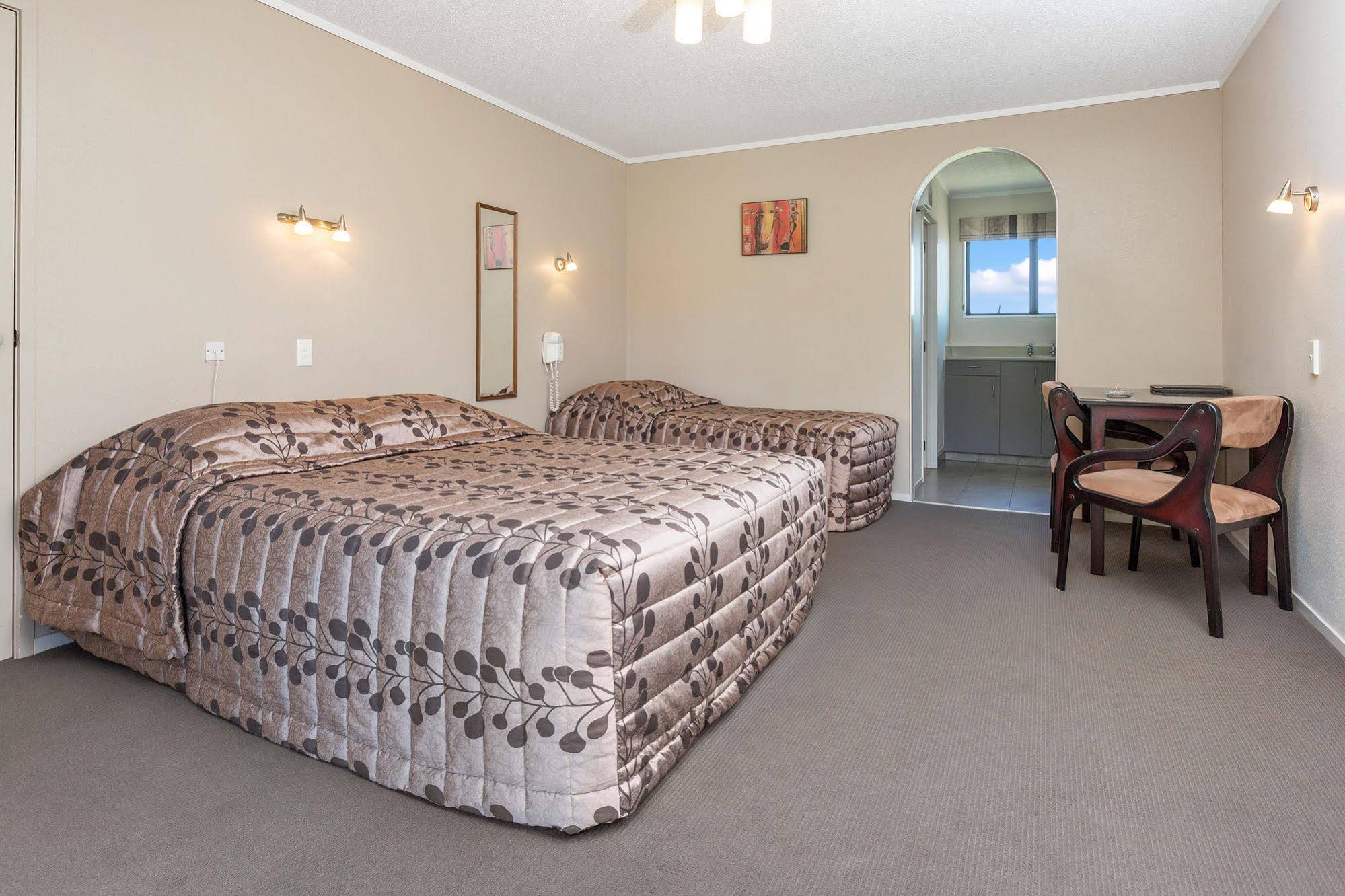 Kingswood Manor Motel