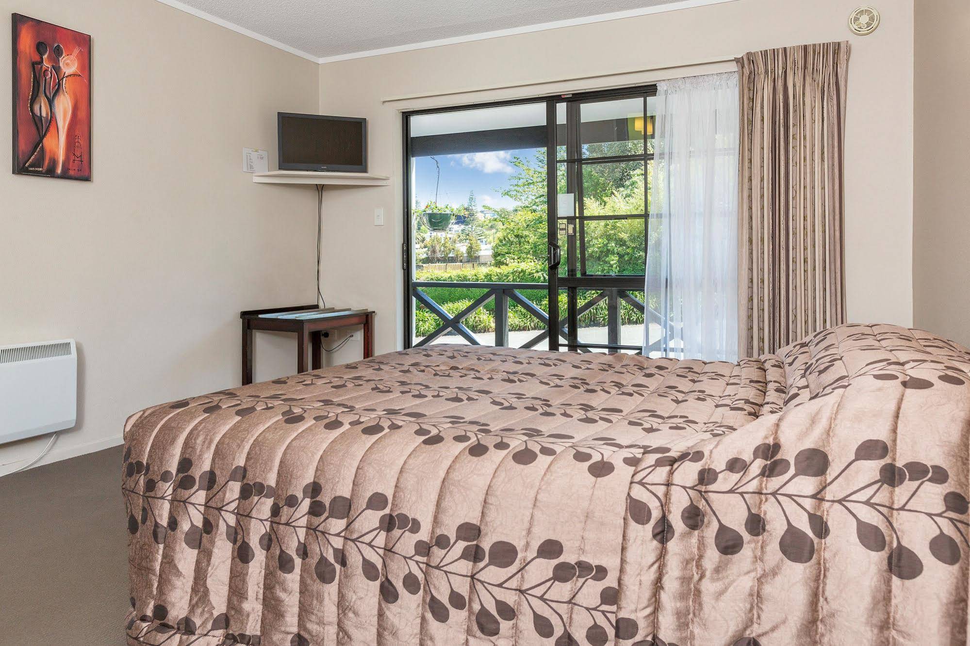 Kingswood Manor Motel