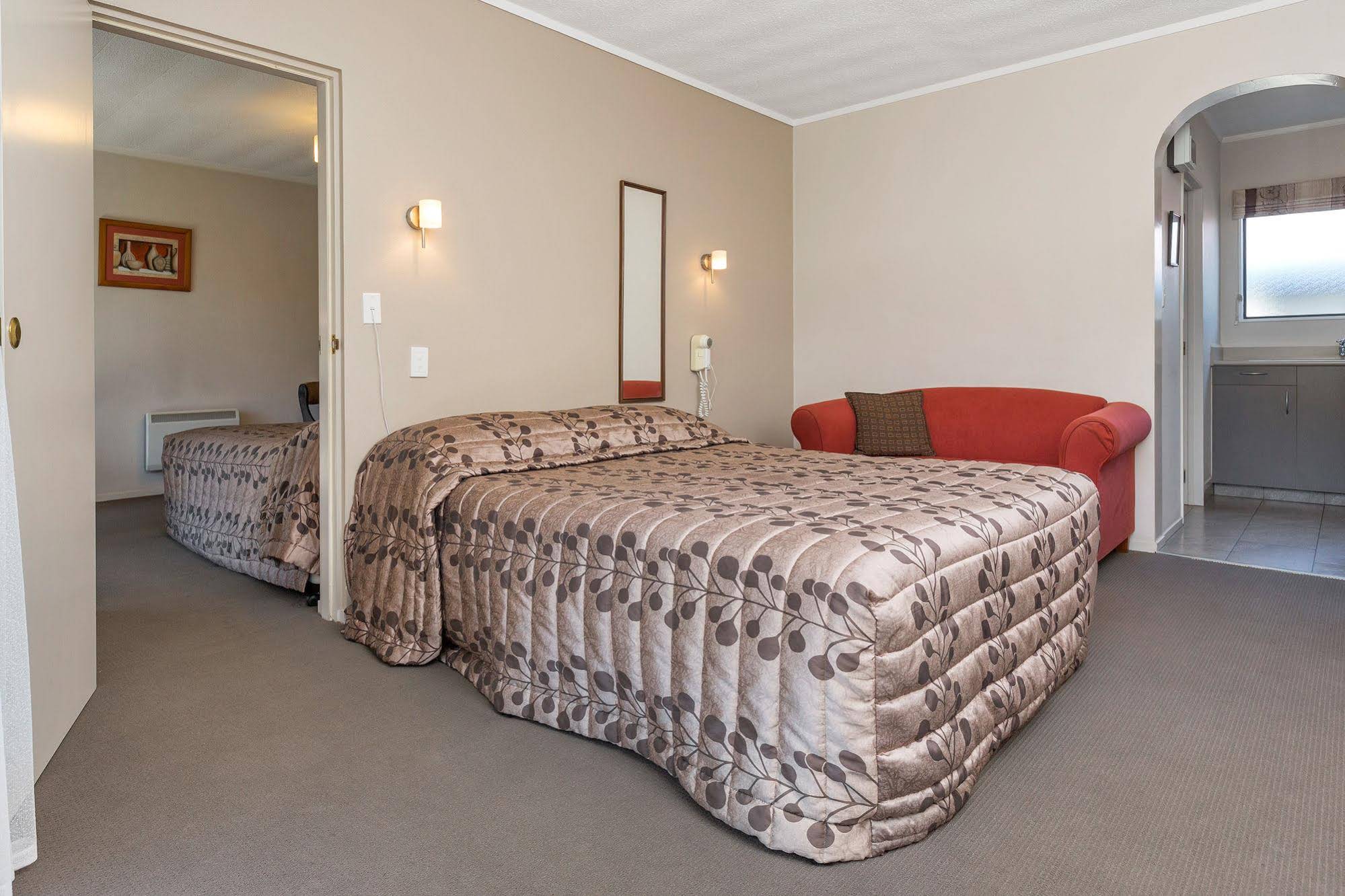 Kingswood Manor Motel