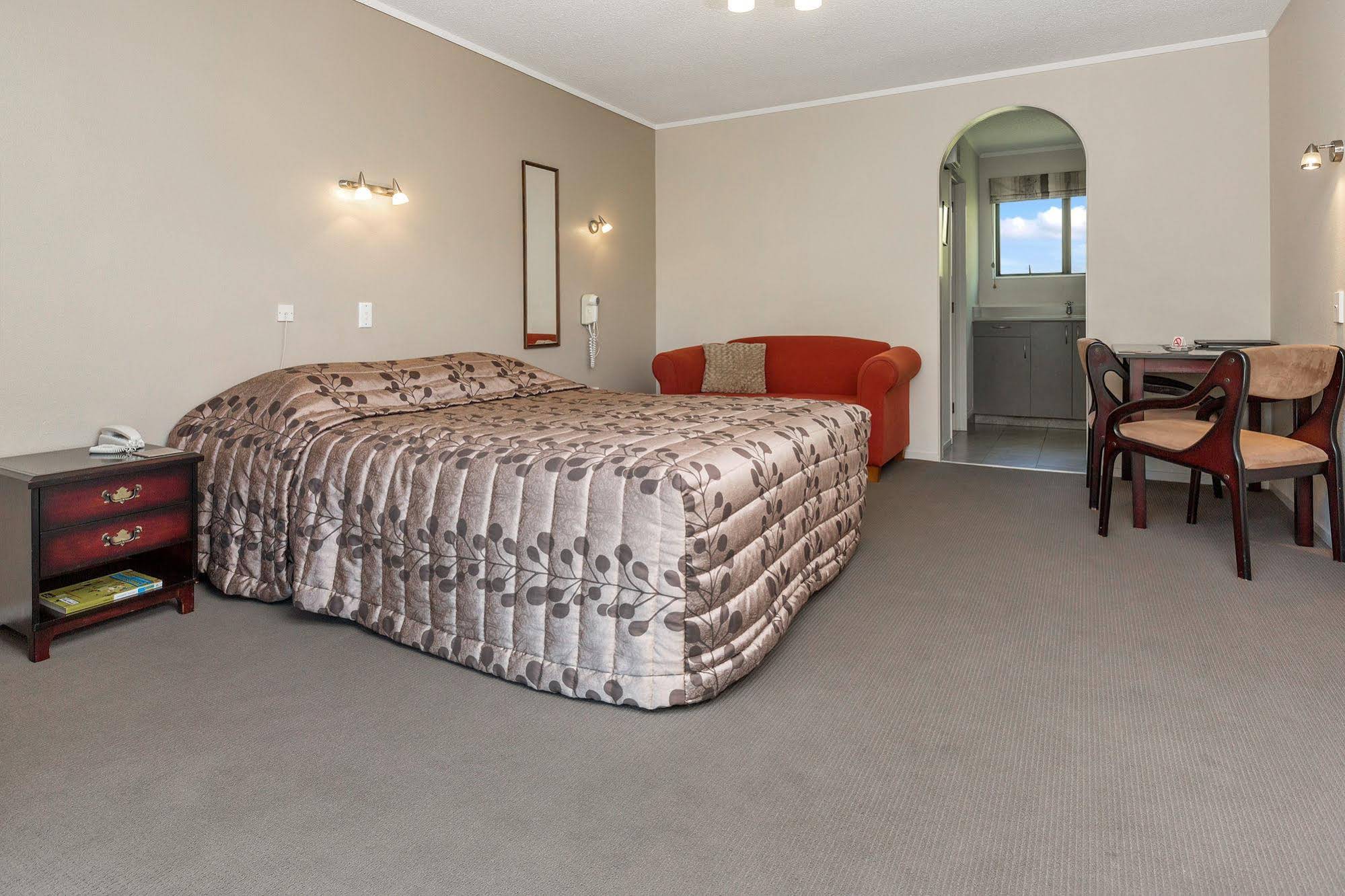 Kingswood Manor Motel