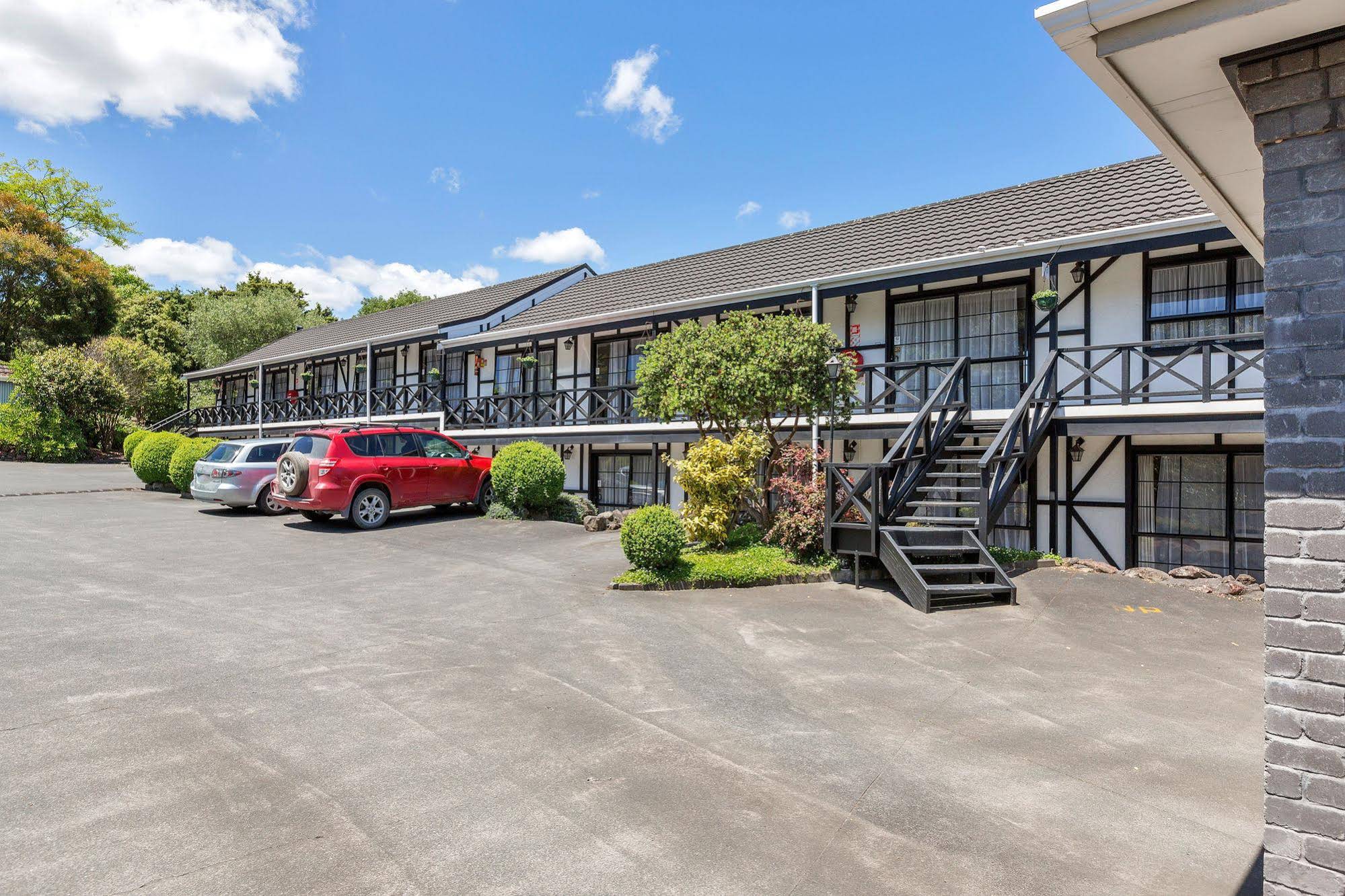 Kingswood Manor Motel