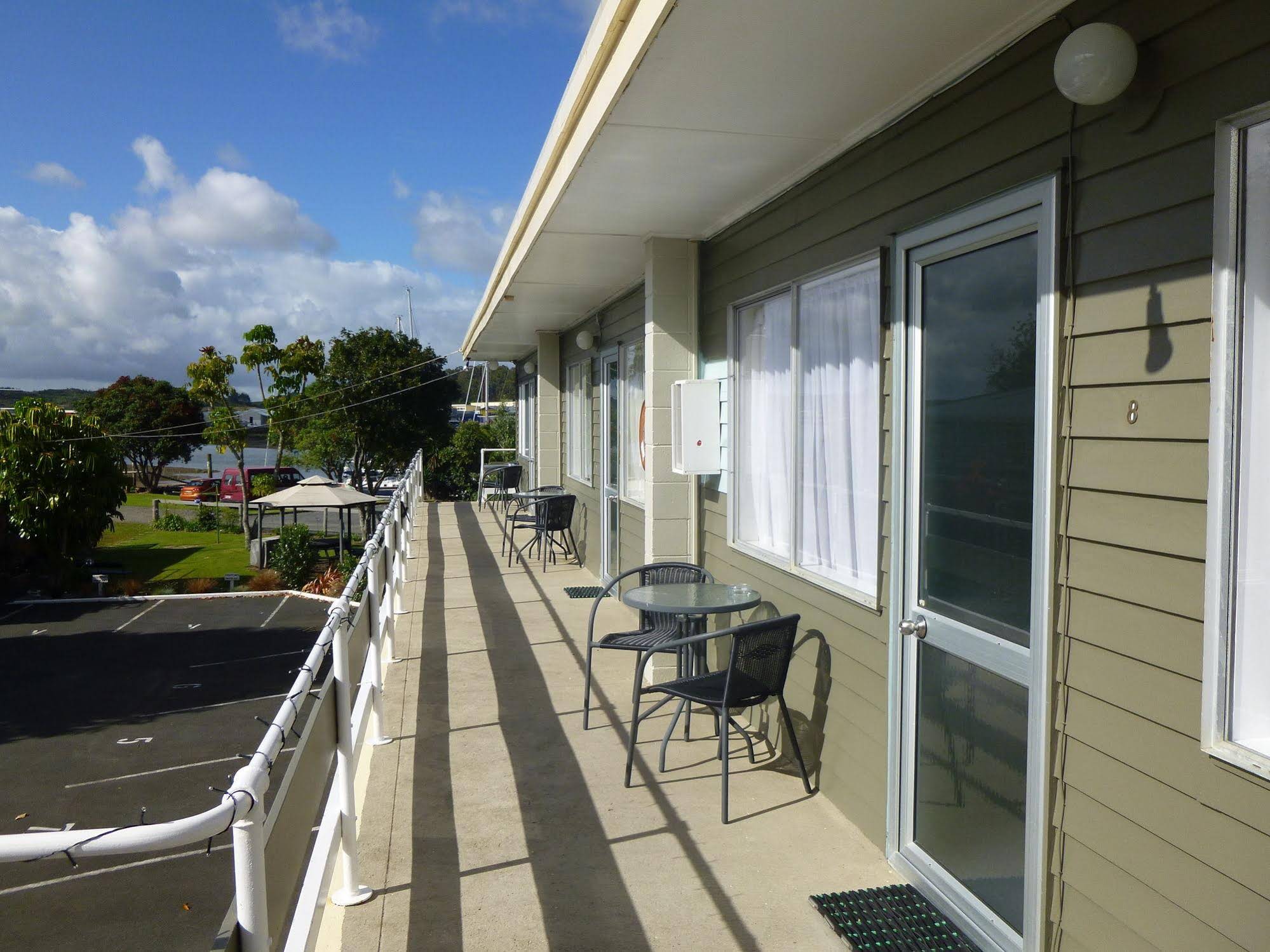 Marina Court Motel & Apartments