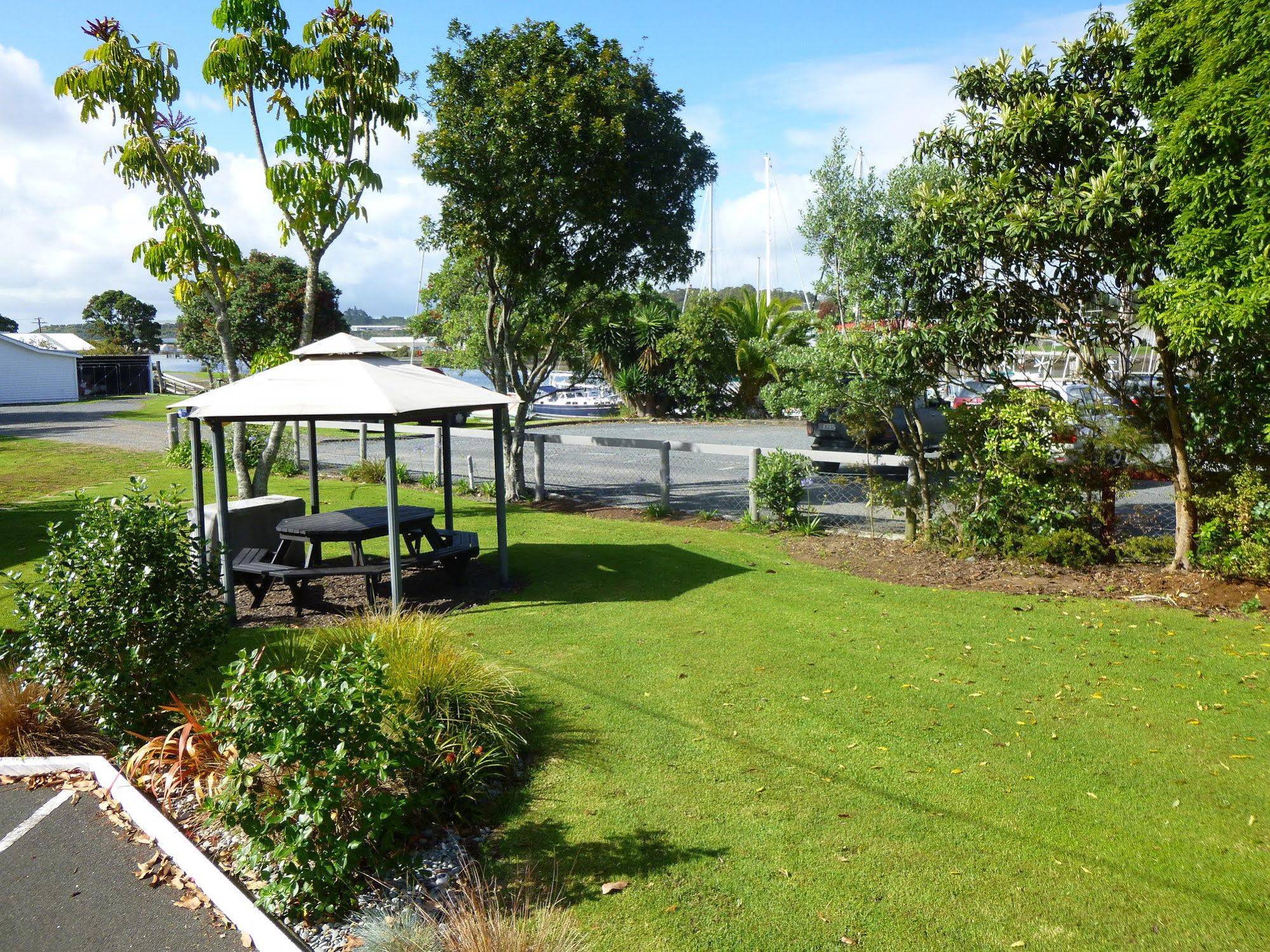 Marina Court Motel & Apartments