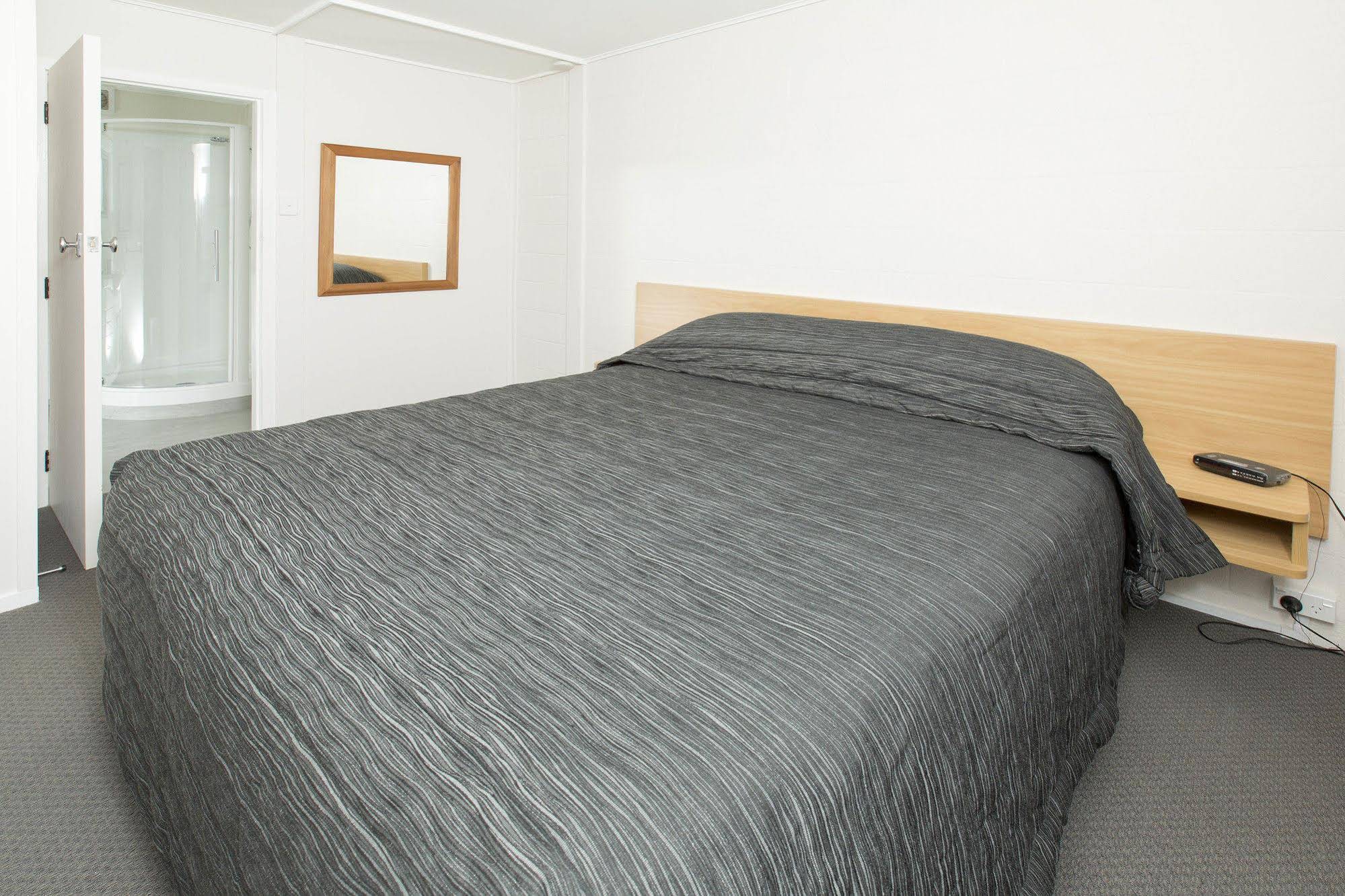 Marina Court Motel & Apartments