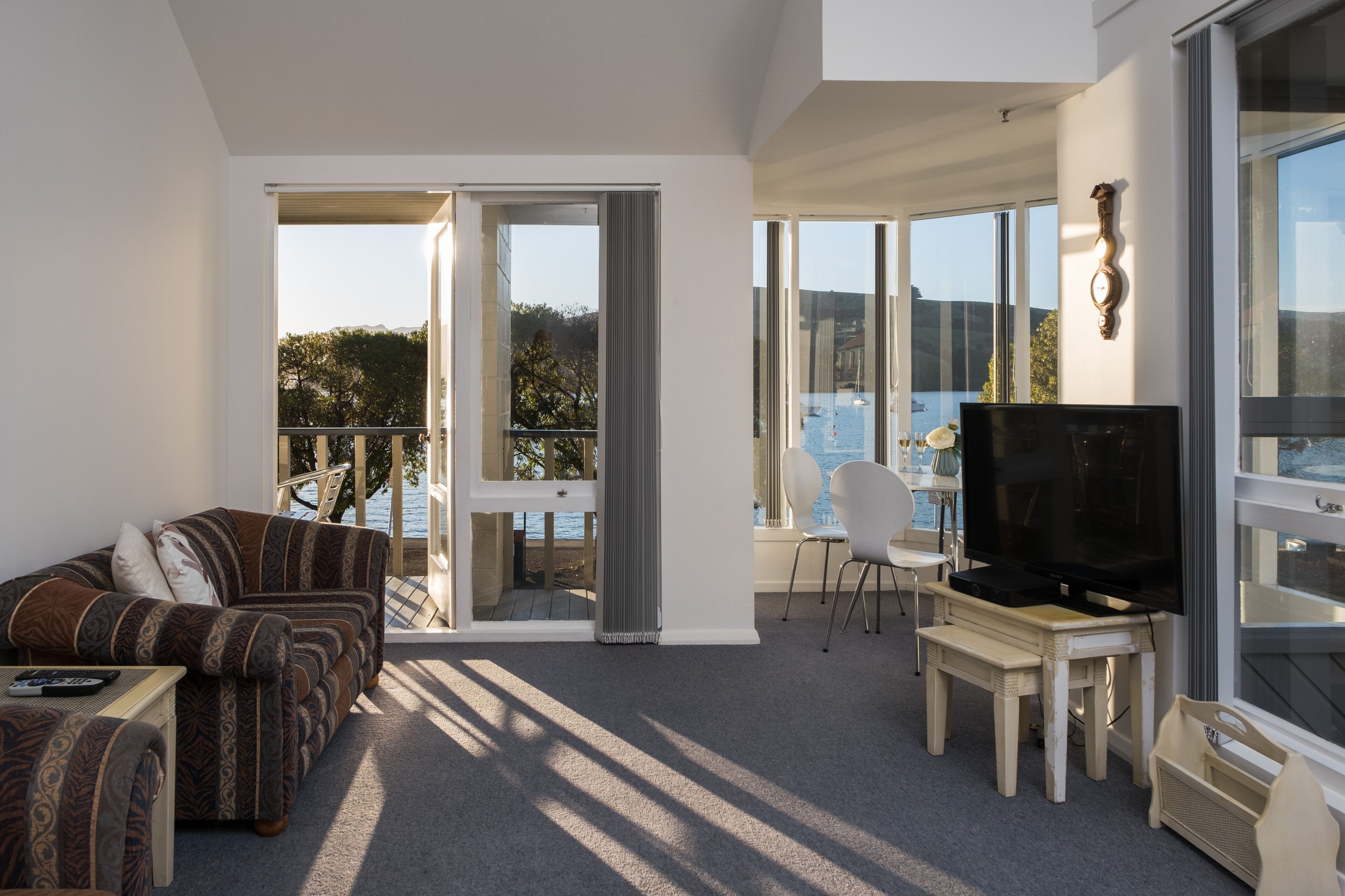 La Voyageur Apartments