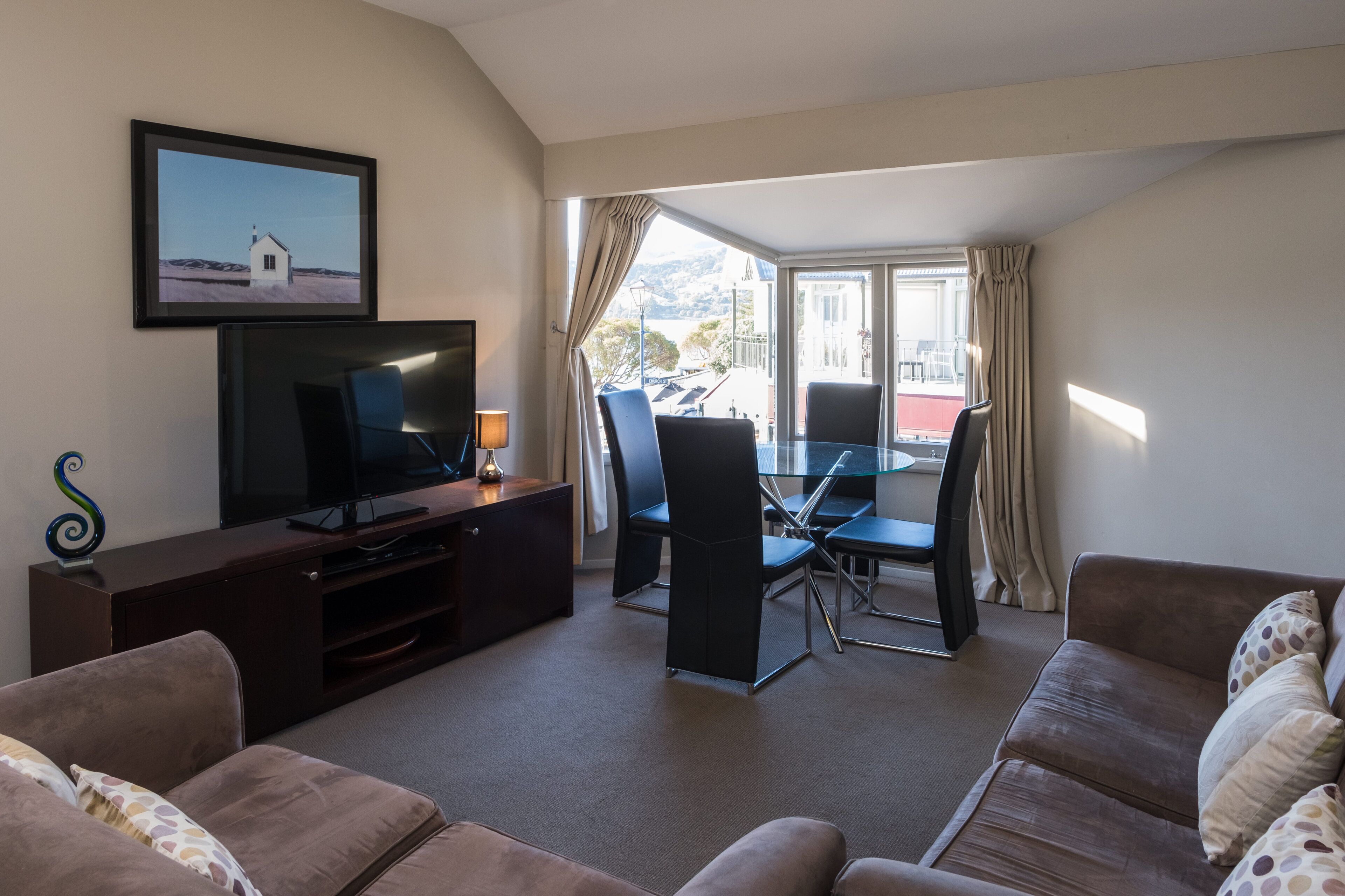La Voyageur Apartments
