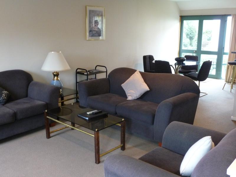 Les Troupes Apartments
